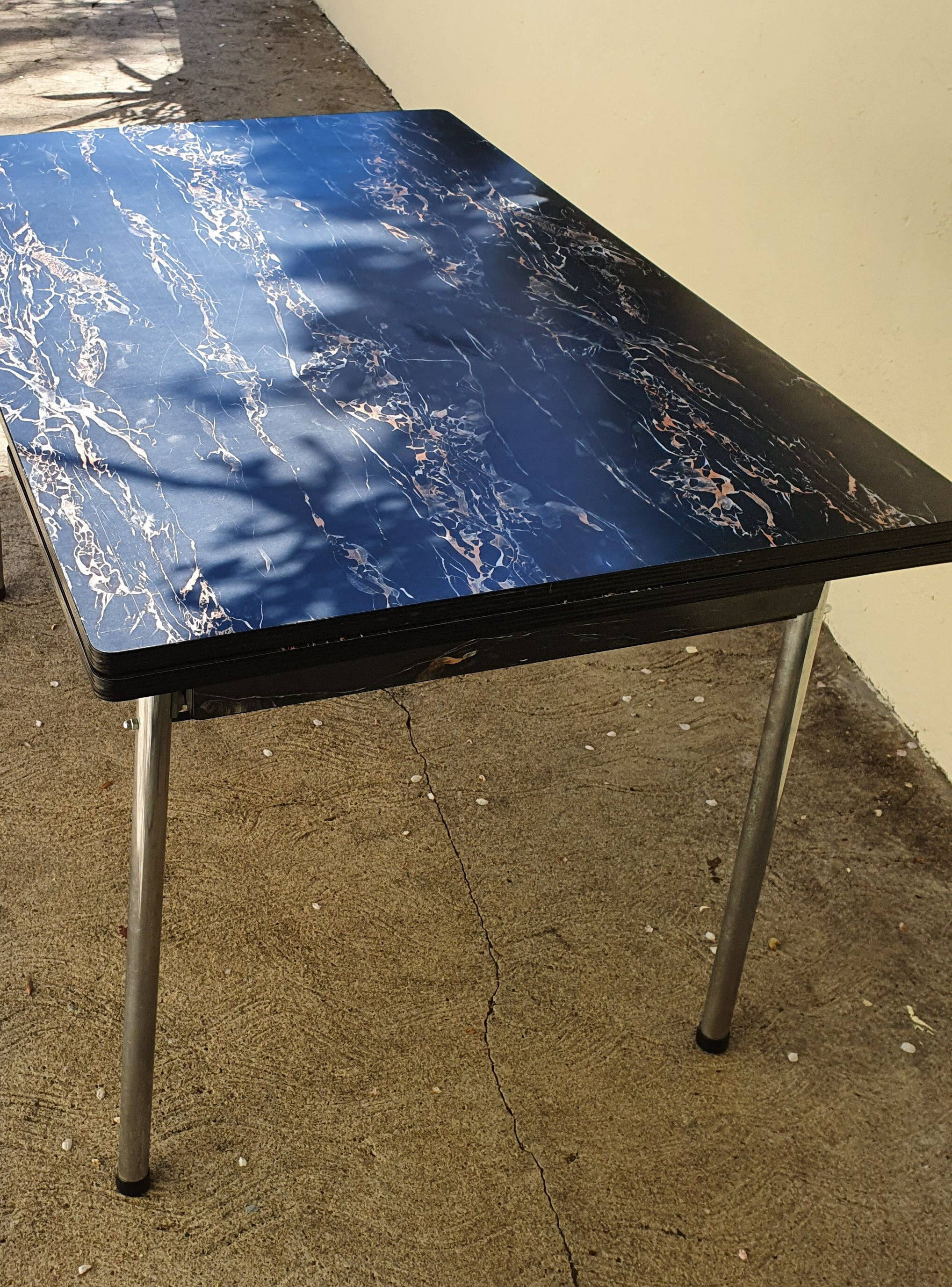 Extension table in Formica black marble year 60