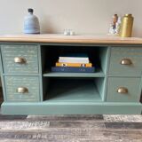 Low green and gold storage unit