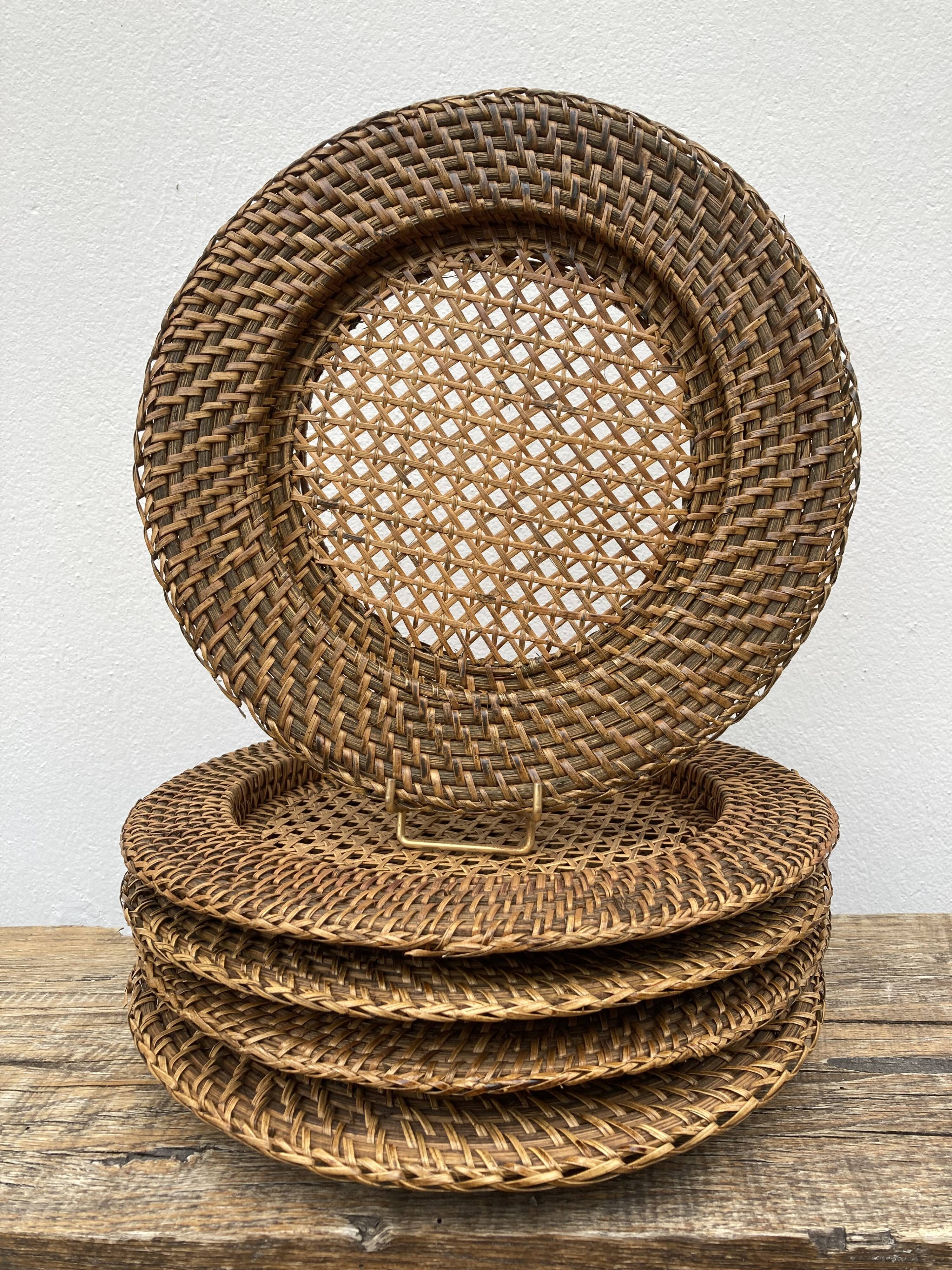 Round rattan table set / natural braided wicker