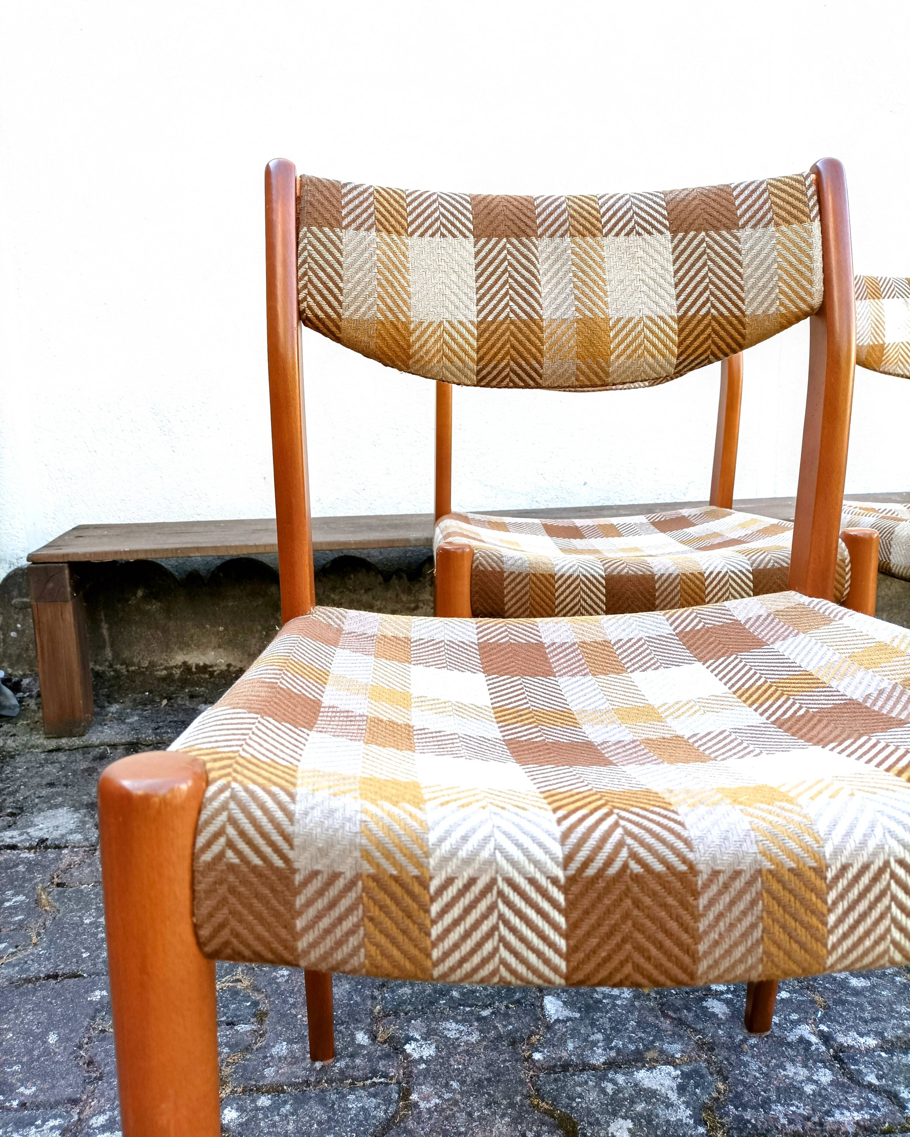 Chaises scandinaves tissu