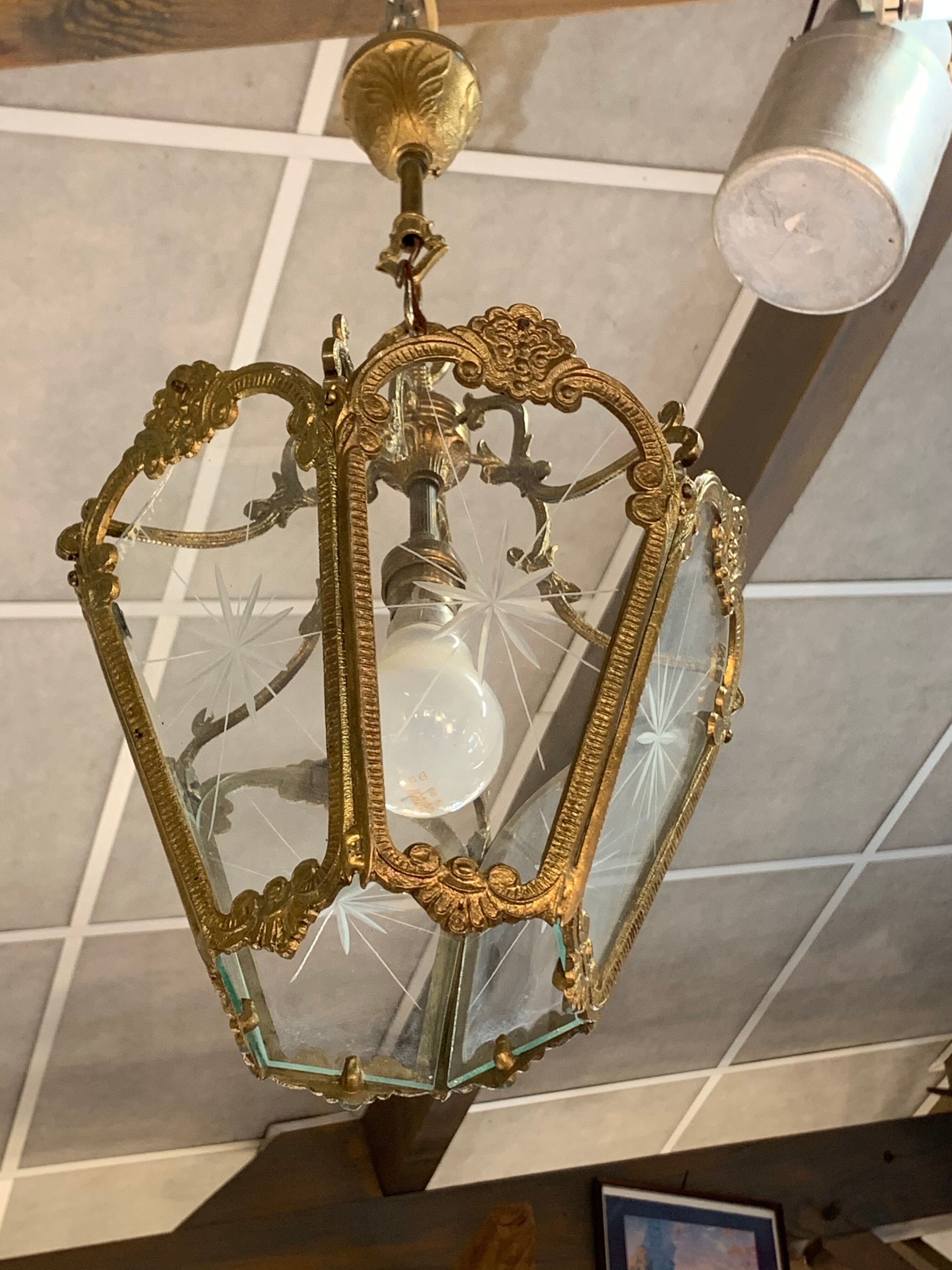 Suspension for vestibule hall gilded bronze cut glass