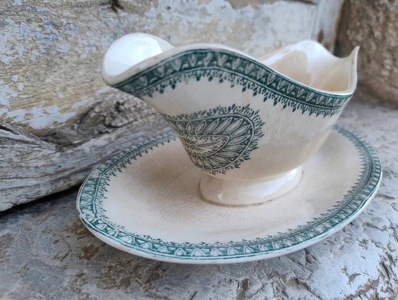 Antique sauce boat Creil and Montereau Ironstone English model