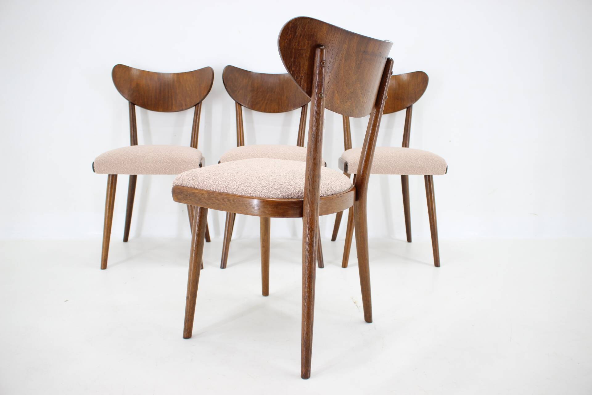 Ensemble de quatre chaises de salle à manger en hêtre restaurées des années 1950, Tchécoslovaquie