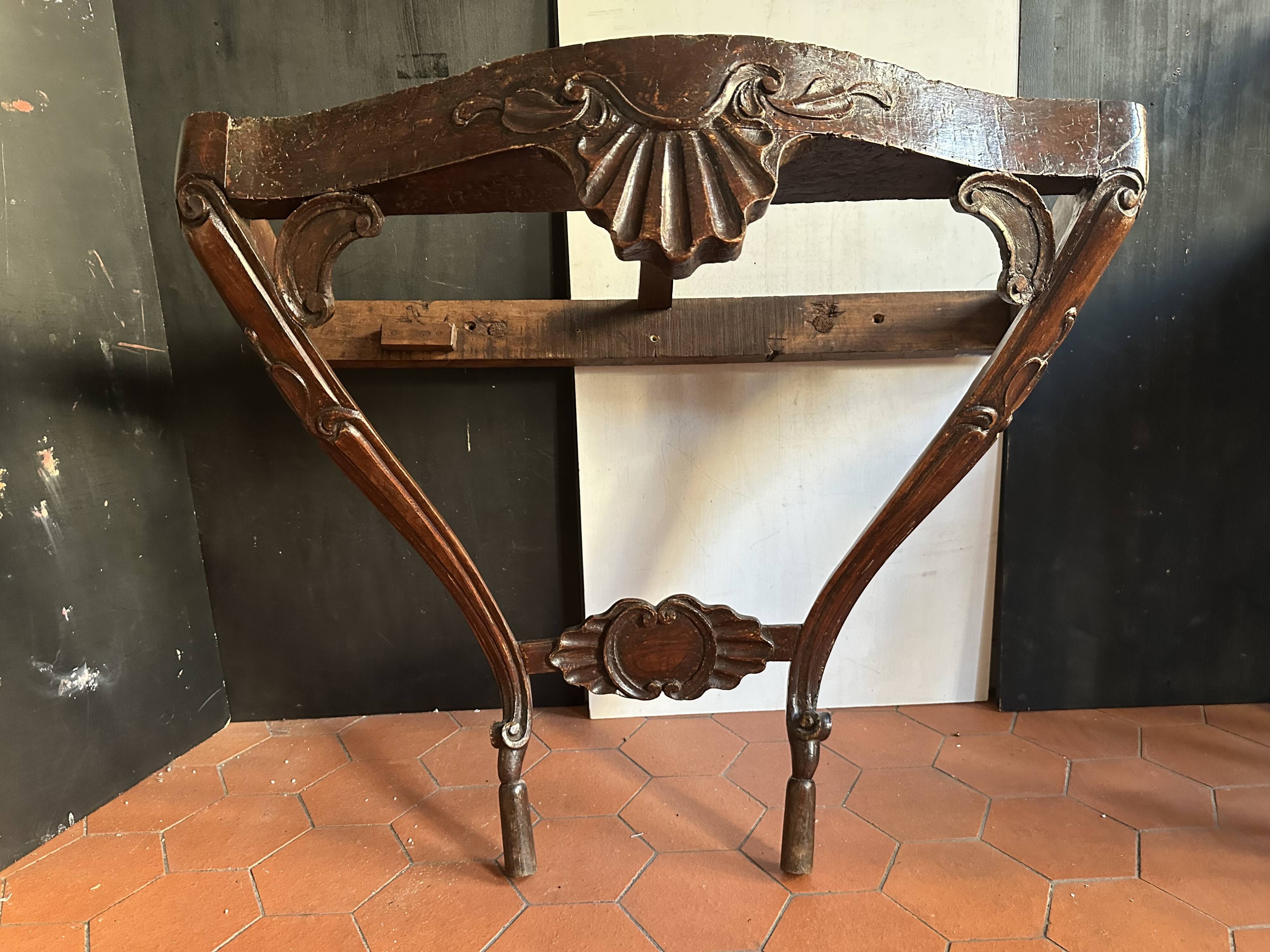 Antique wall console in carved walnut, Louis XV style, 19th century.