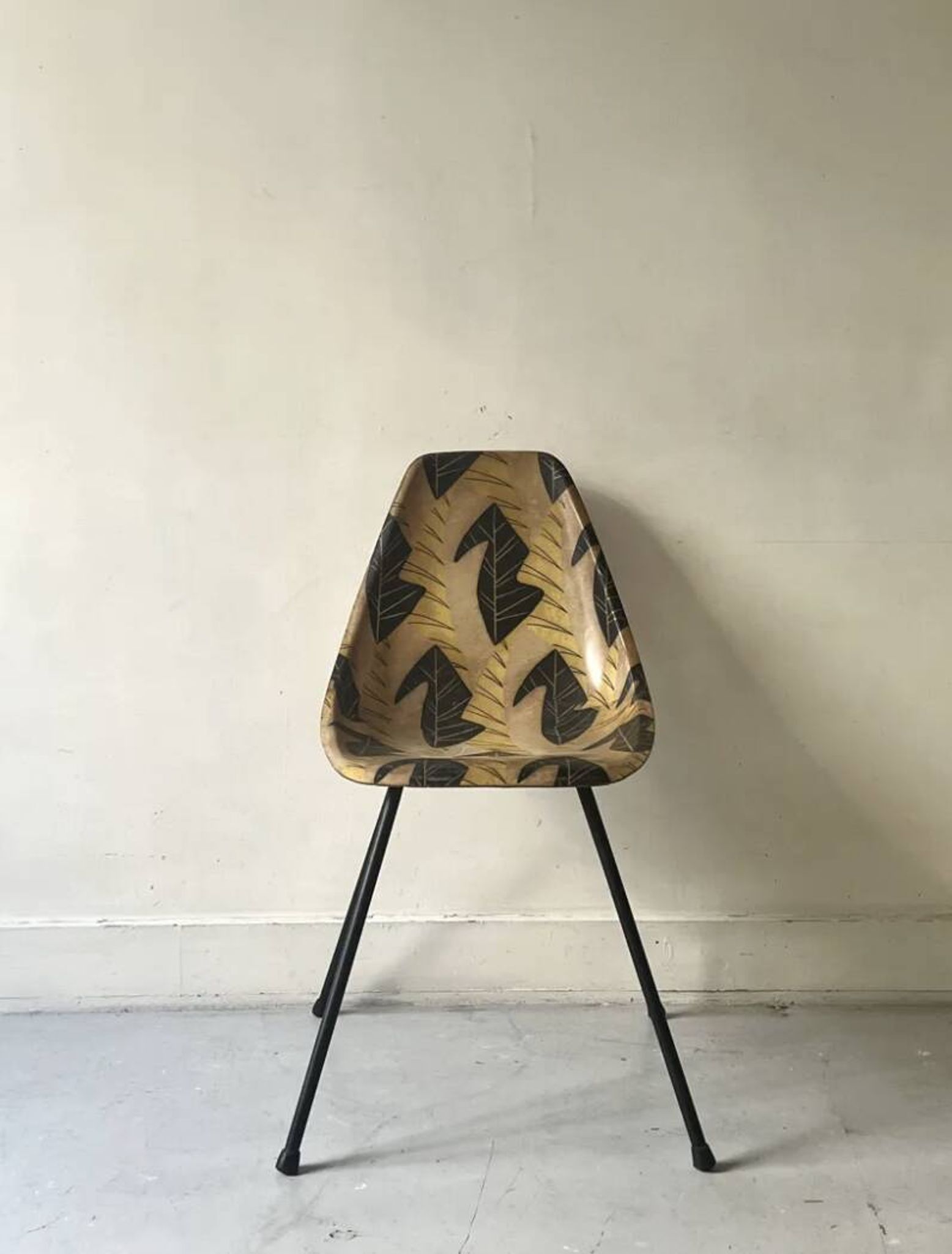 Chair in fibreglass and metal by René-Jean Caillette, stork, 1950 design.