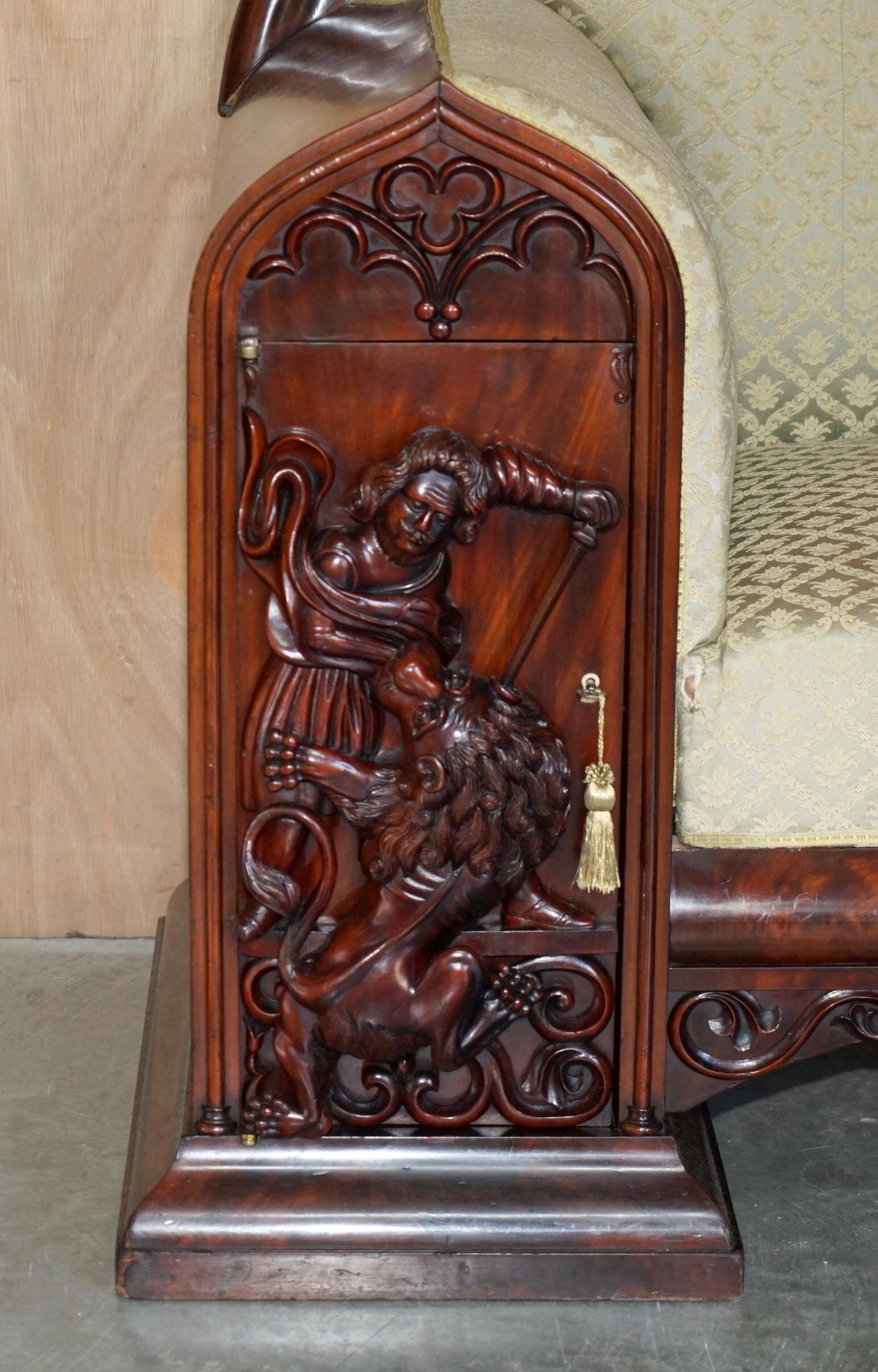 Canapé William IV en bois dur sculpté avec lions