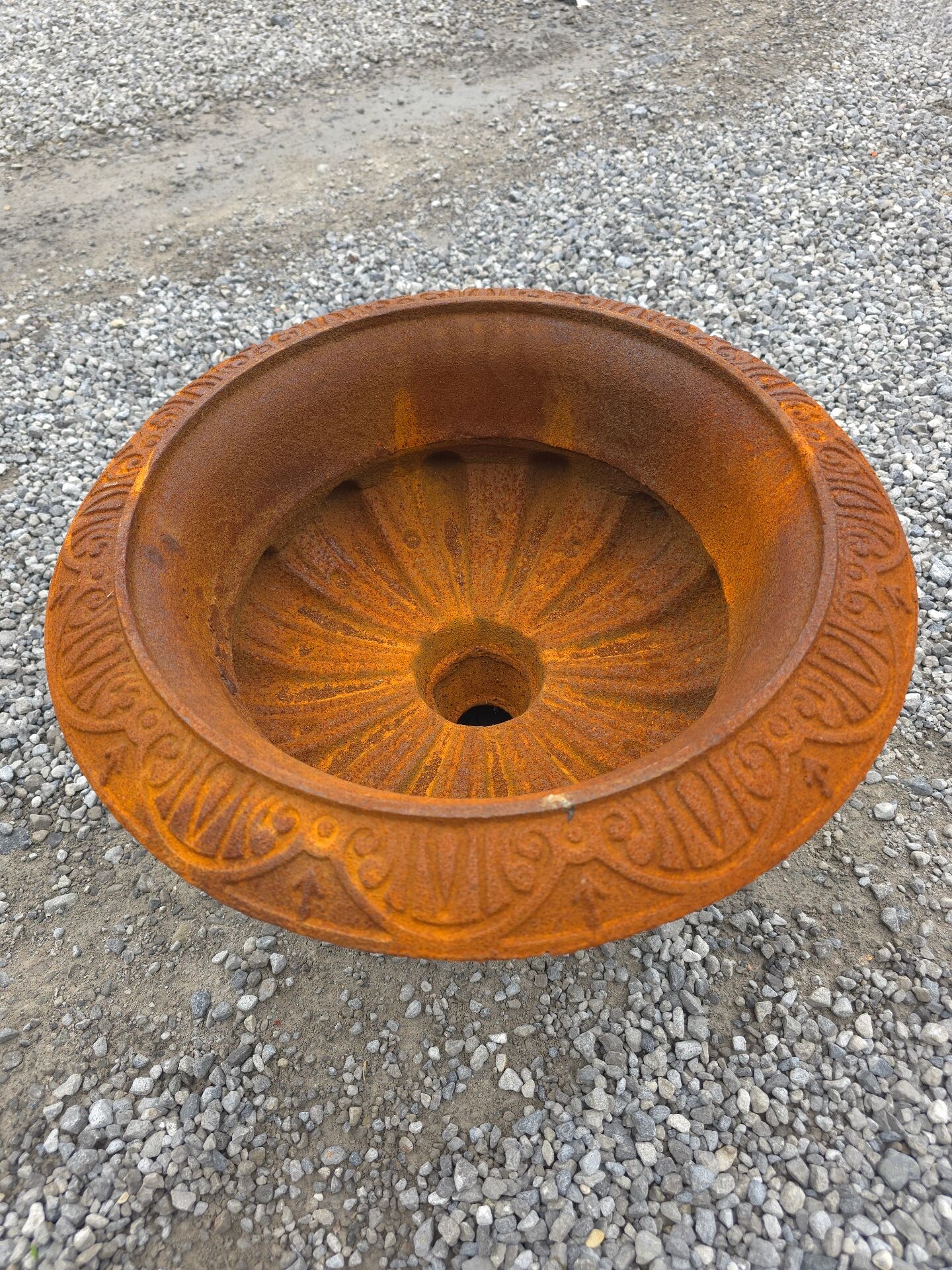 Medical vase in cast iron