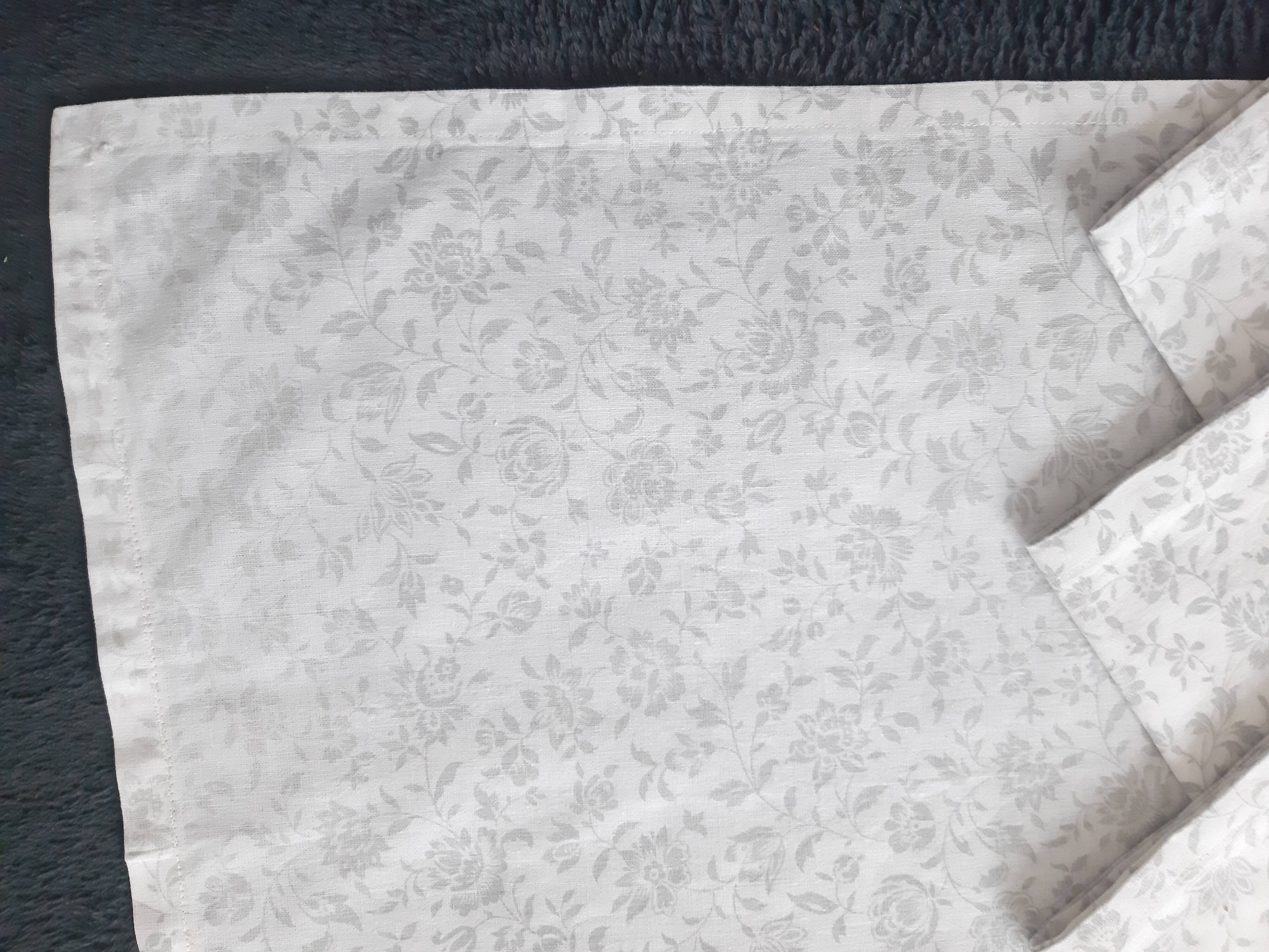 Tablecloth & towels