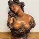 Sculpture en terre cuite, buste Bacchante raisins et vignes