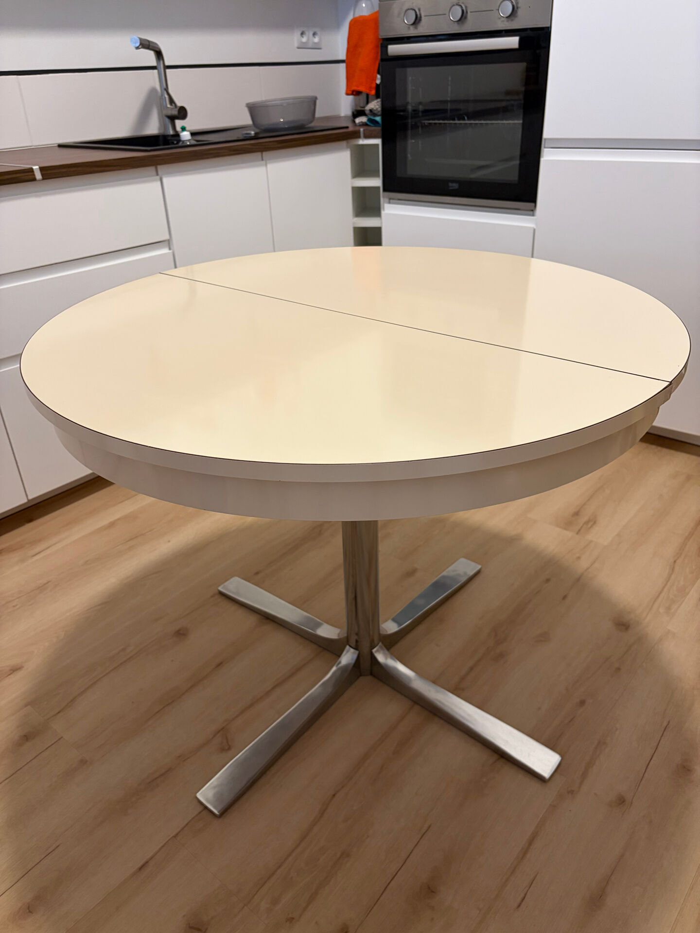 Table ronde Space age roche bobois rallonge intégré avec système 1970