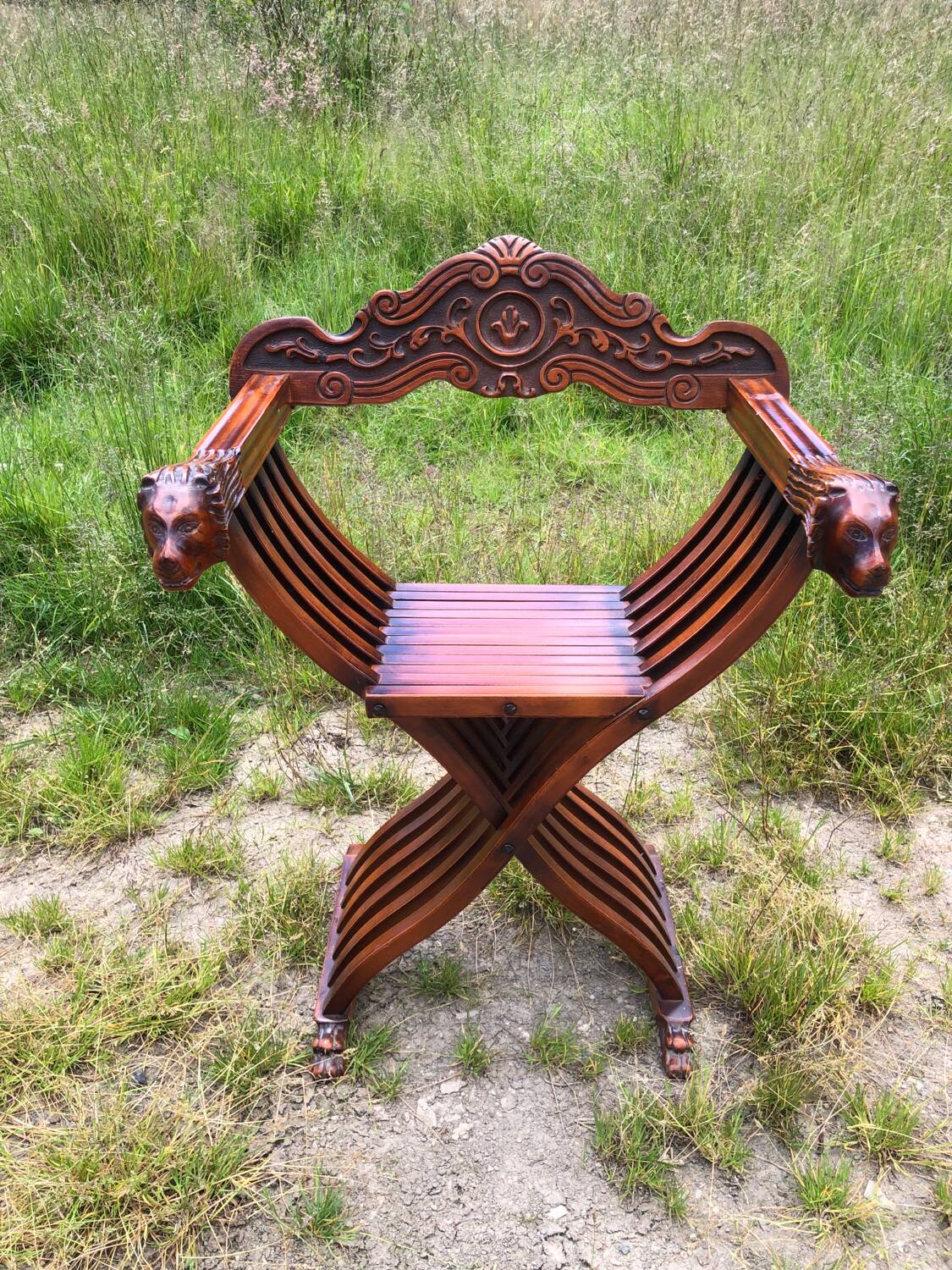 Carved wood Dagobert armchair