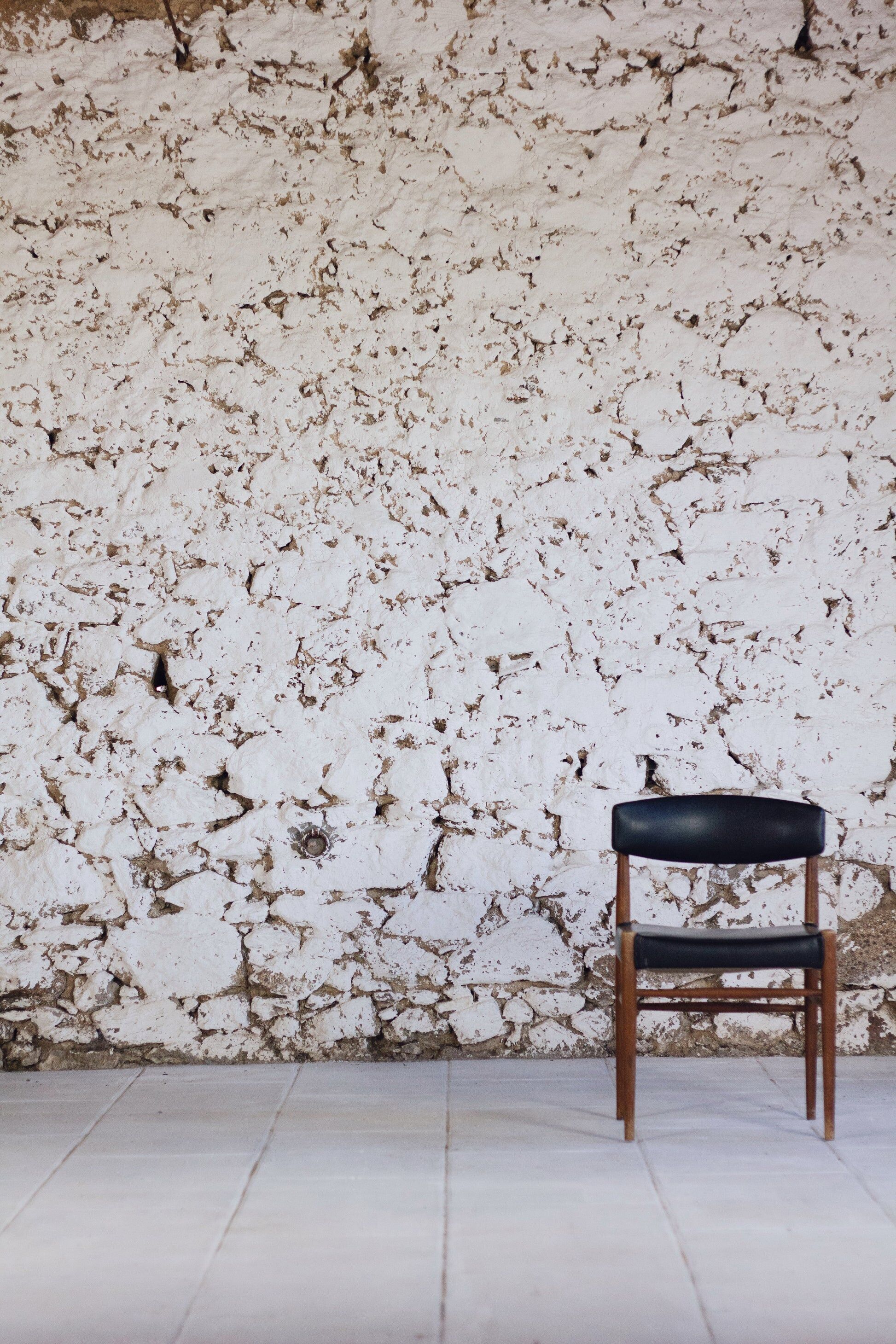 Set of 5 Scandinavian chairs in teak and faux leather, 1960.