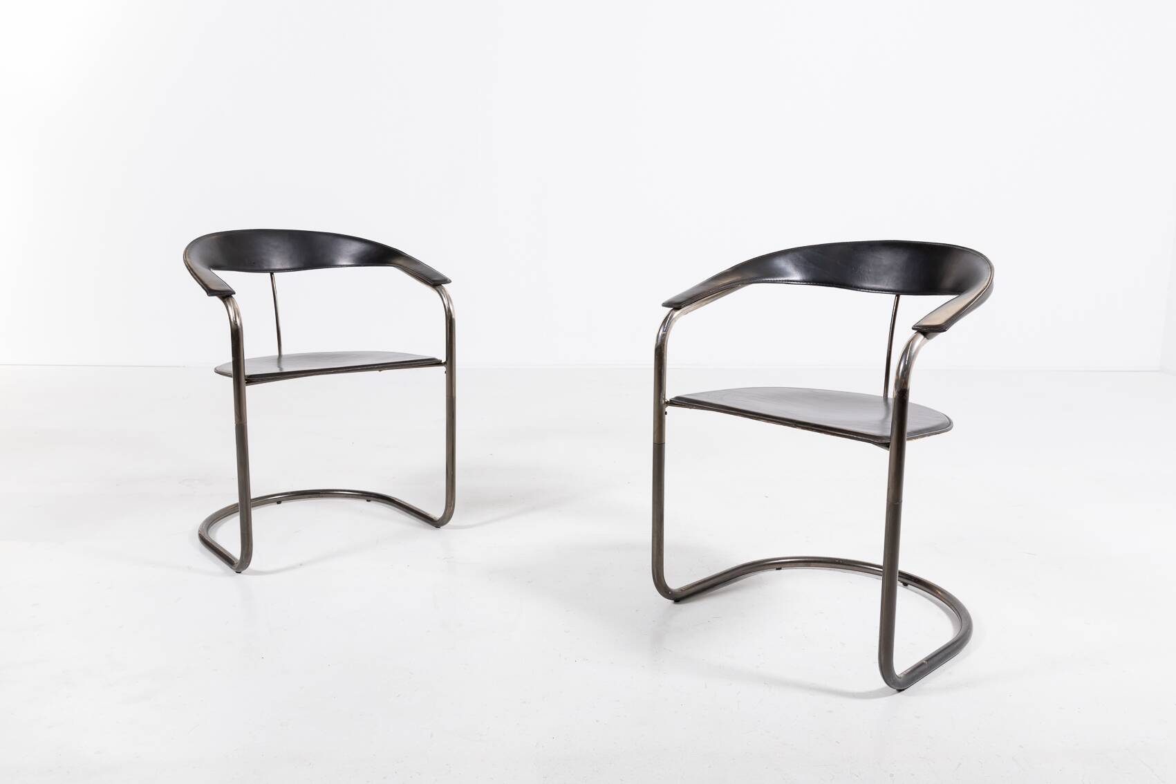 Chaises vintage italiennes en cuir noir « Canasta » d'Arrben, années 1980