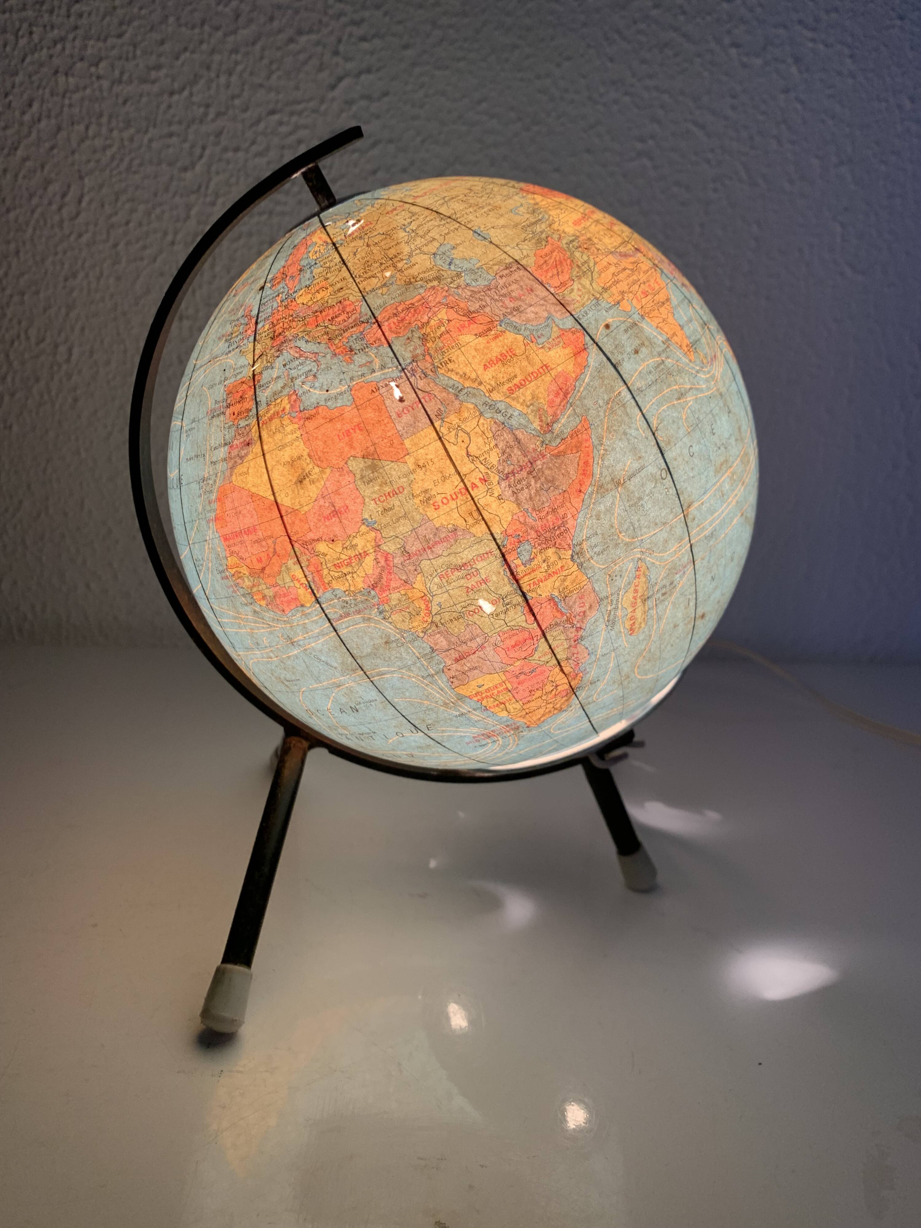 Vintage 1972 globe, terrestrial world map, glass, tripod - 22 cm