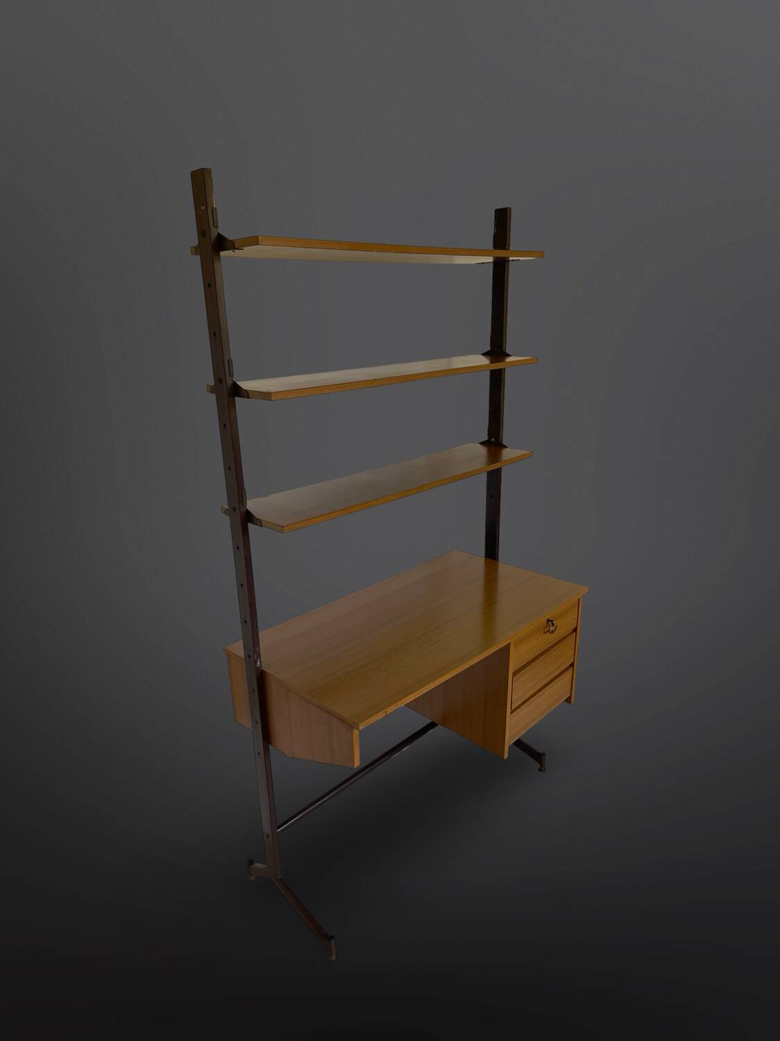 Bibliothèque italienne du milieu du siècle avec bureau.