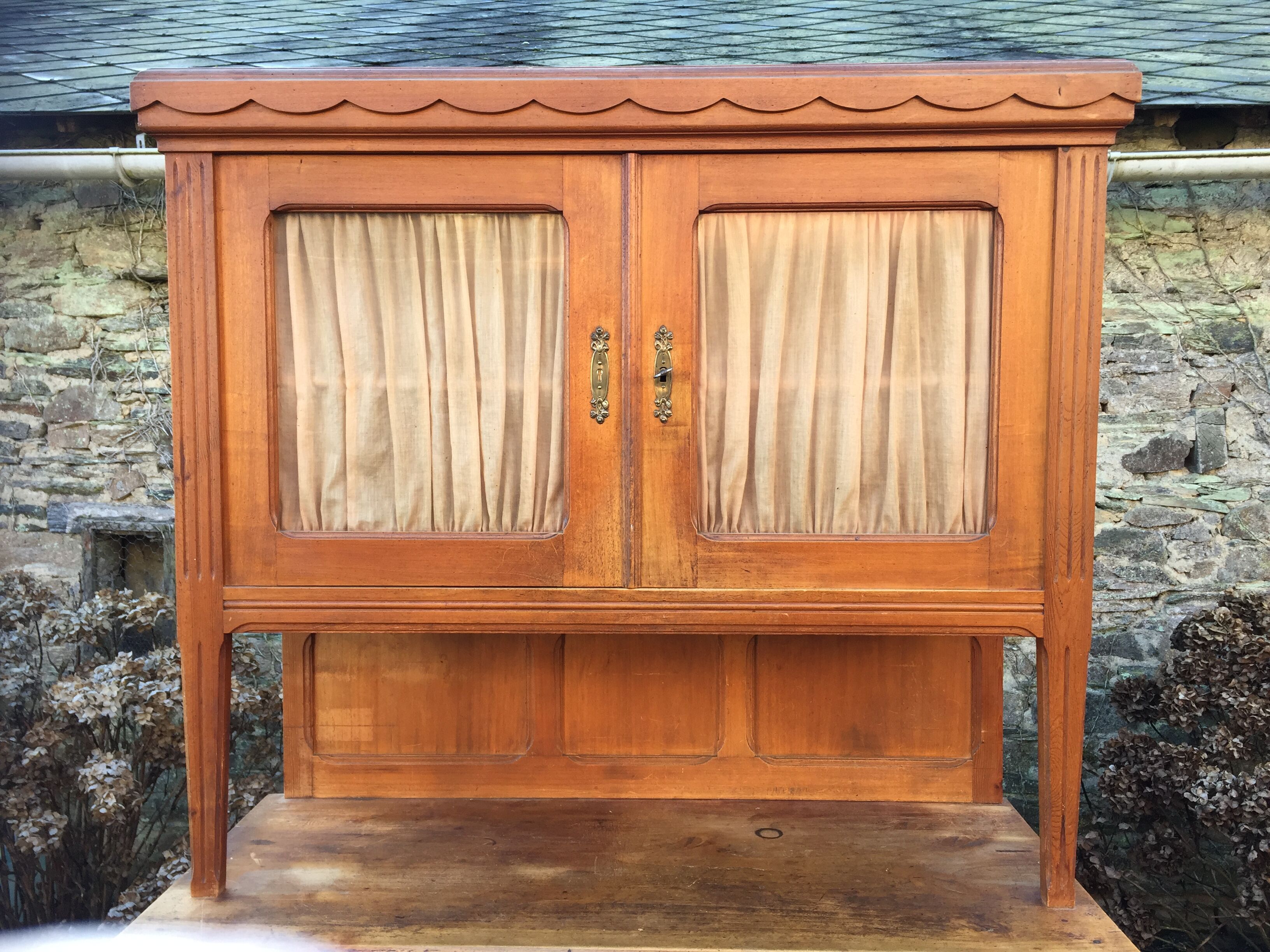 Vintage Parisian buffet with 2 bodies in white poplar wood