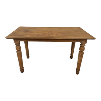 Table basse en bois brut