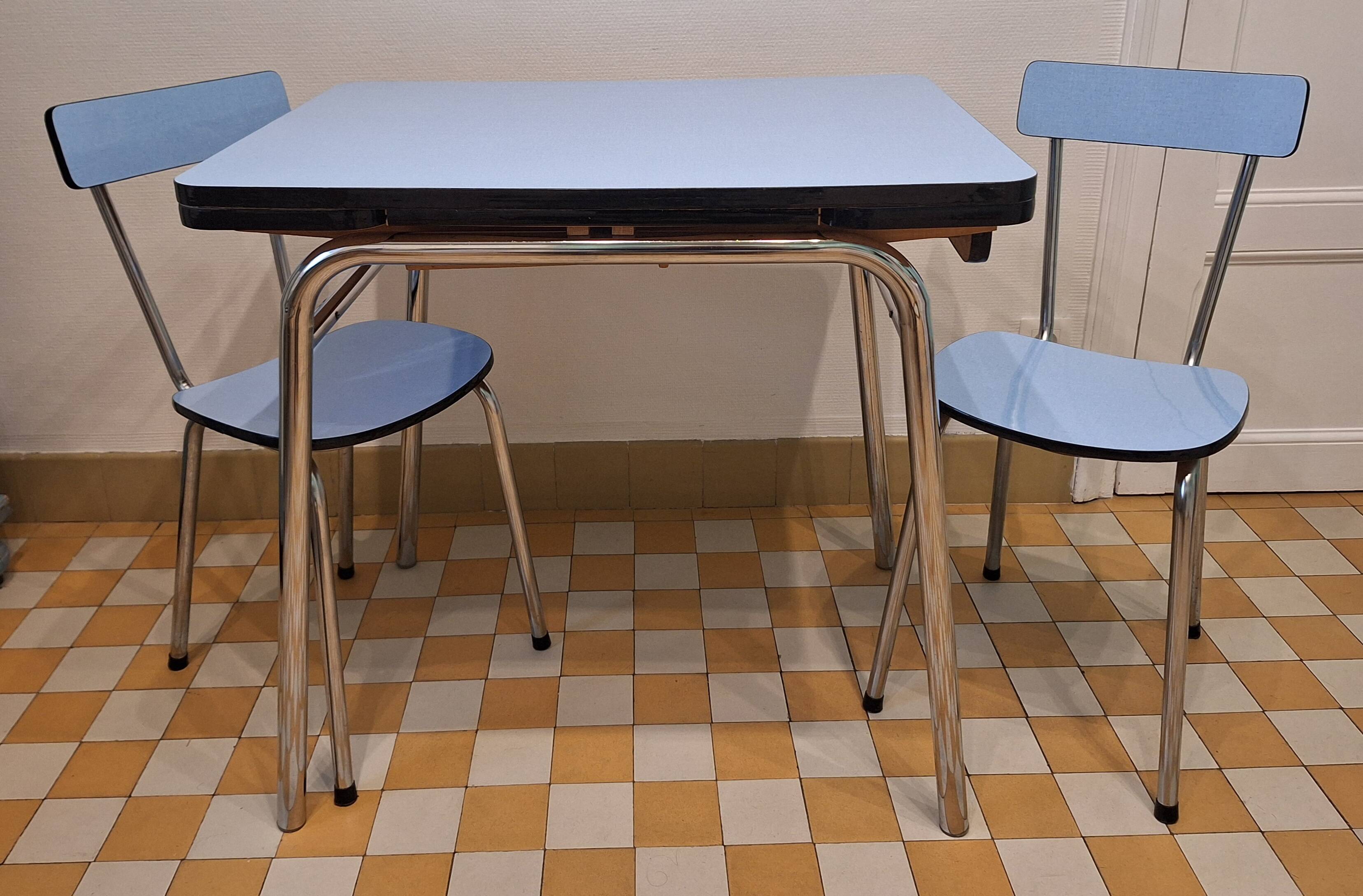 Table et chaises formica bleu