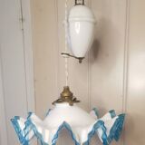 Suspension monte et baisse en opaline et porcelaine