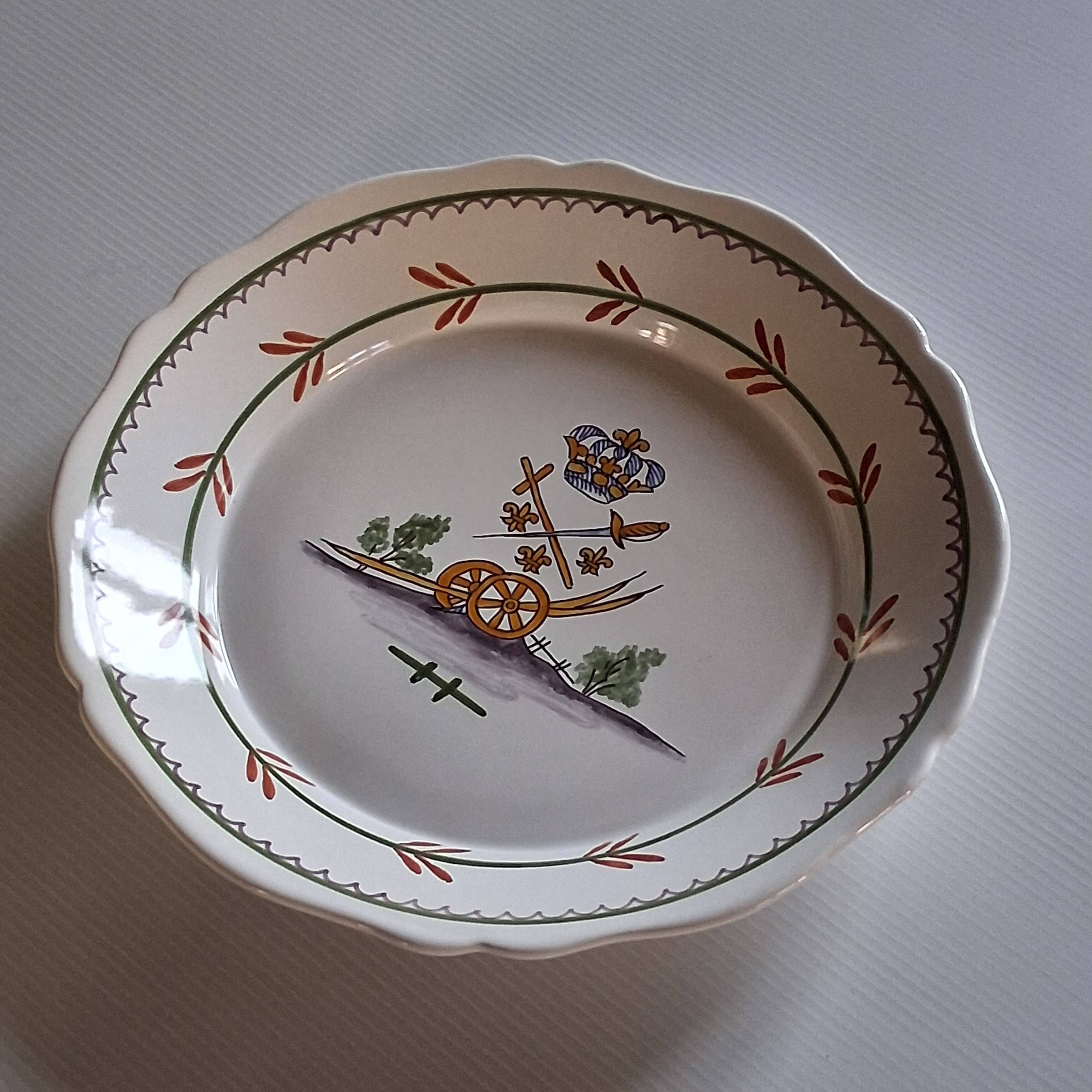 Slightly hollow dish with wavy edge in very good condition from Nevers.
