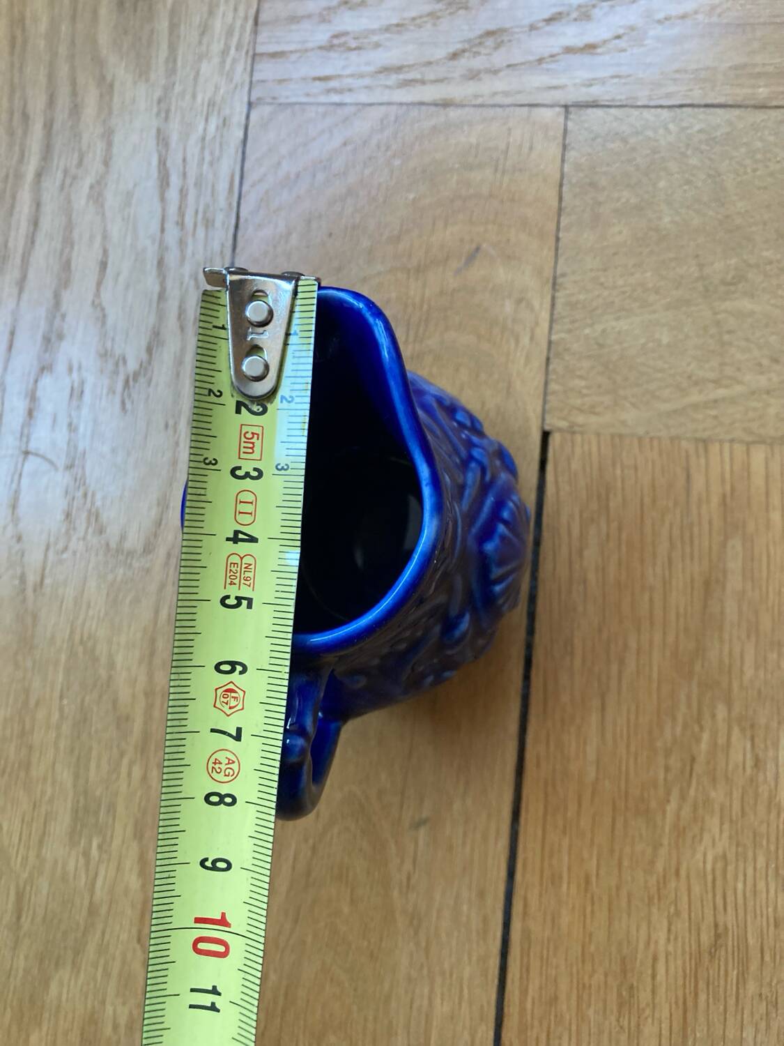 Blue barbotine cream jug Onnaing