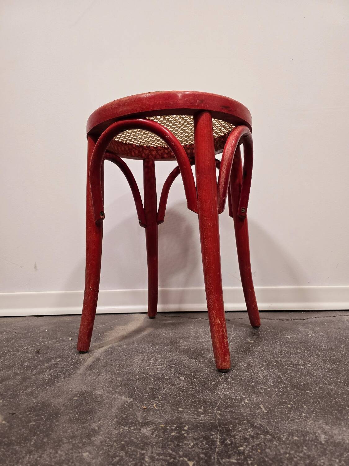Tabouret craie rouge années 50