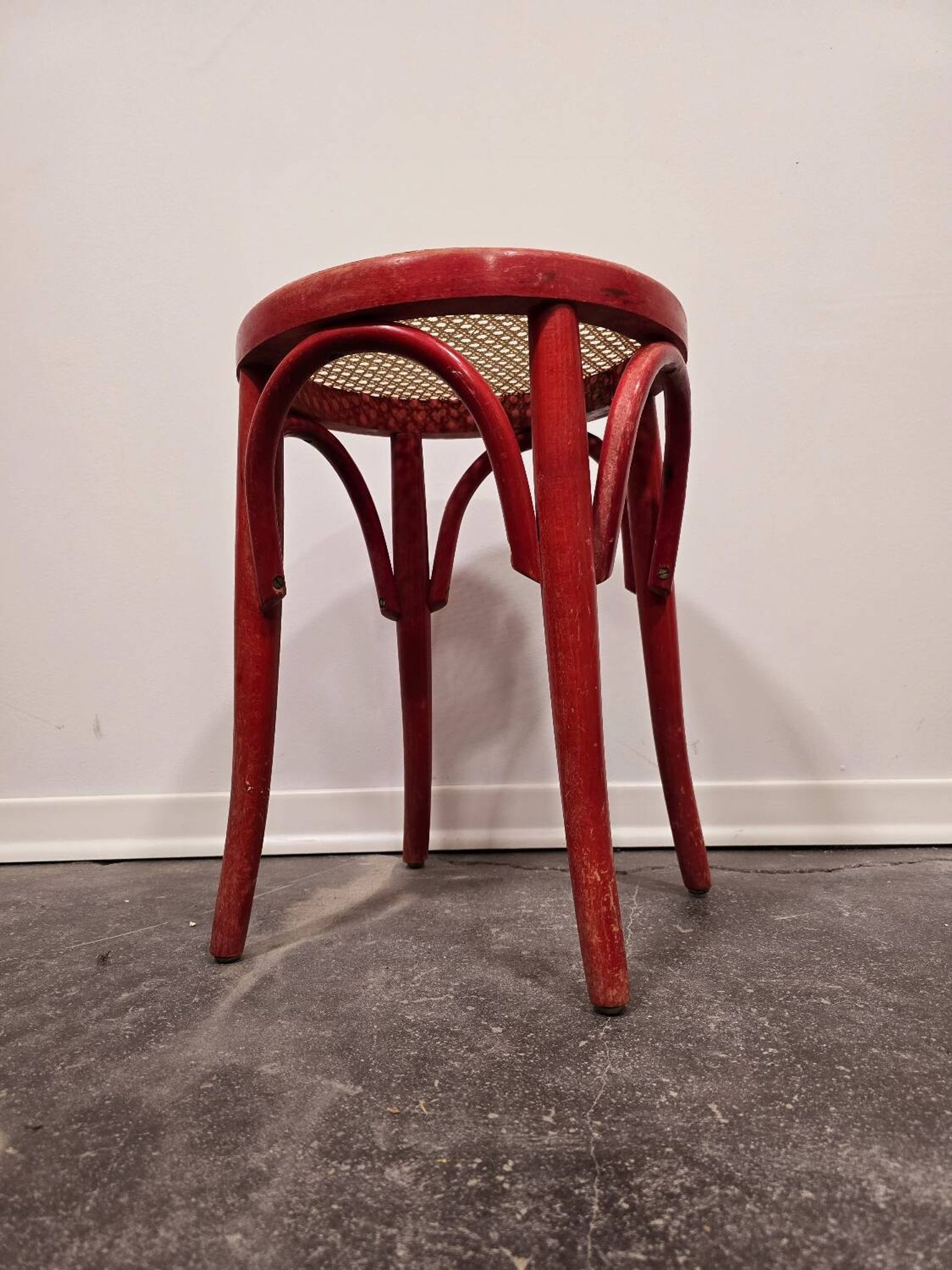 Tabouret craie rouge années 50