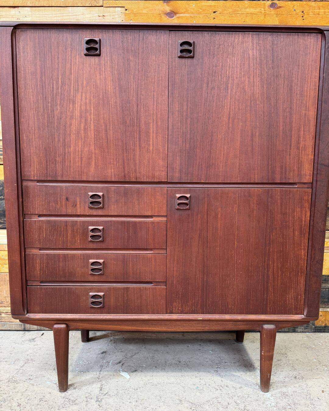 Scandinavian teak bar cabinet - 1960s