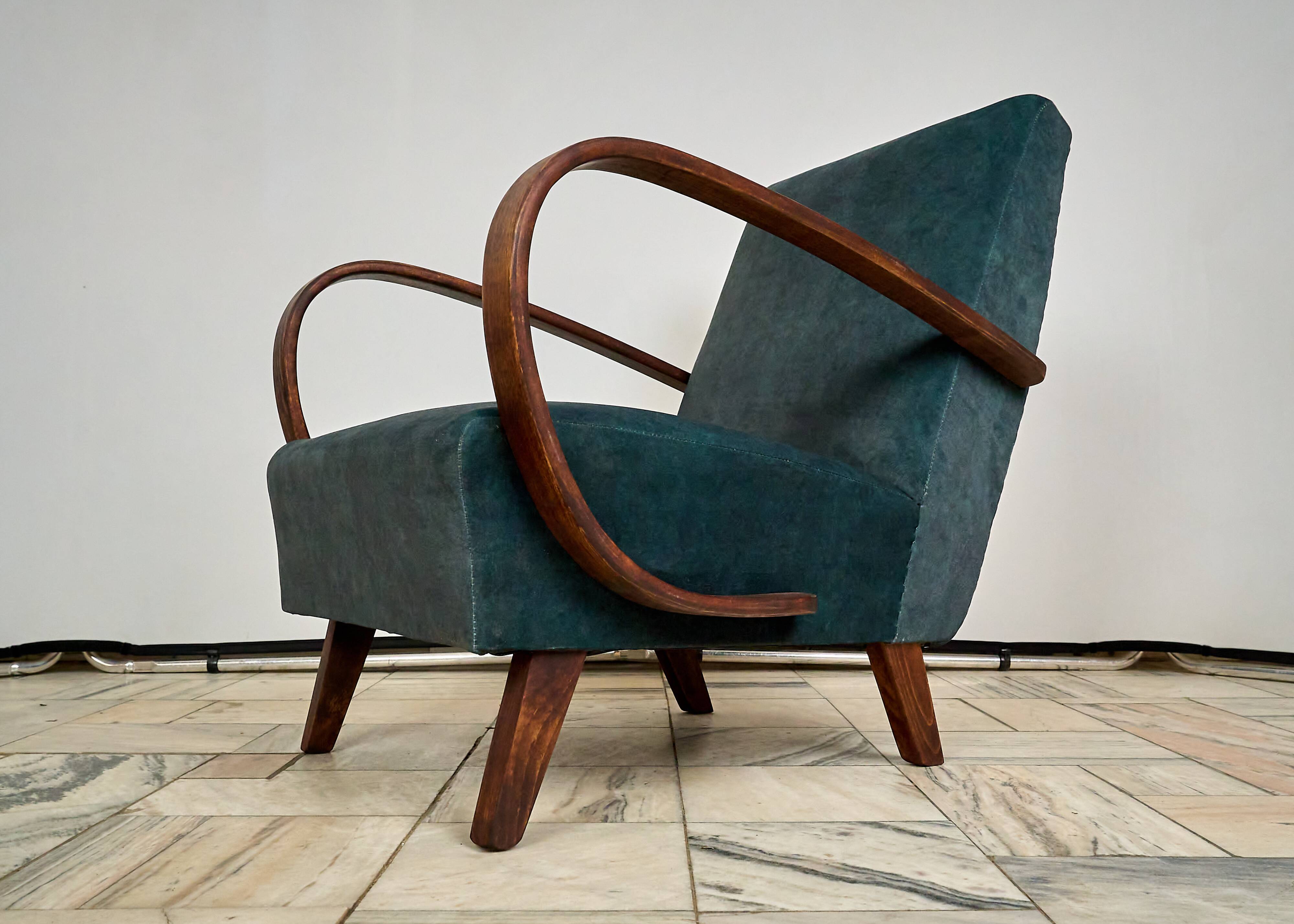 H 410 armchair designed by Jindrich Halabala, Czechoslovakia, 1940s