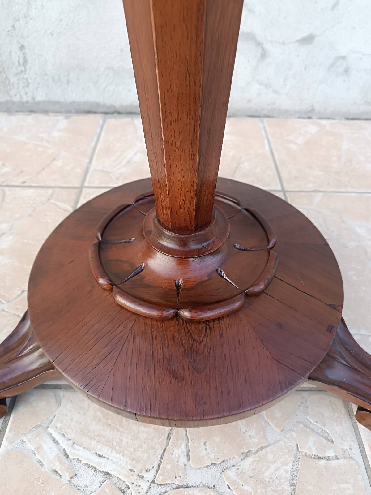 Art Nouveau side table in walnut and marble