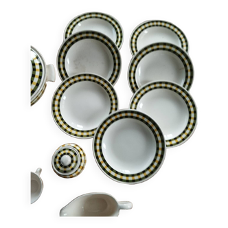 Lot 14 items plates, tureen... Glasgow model by Villeroy and Boch