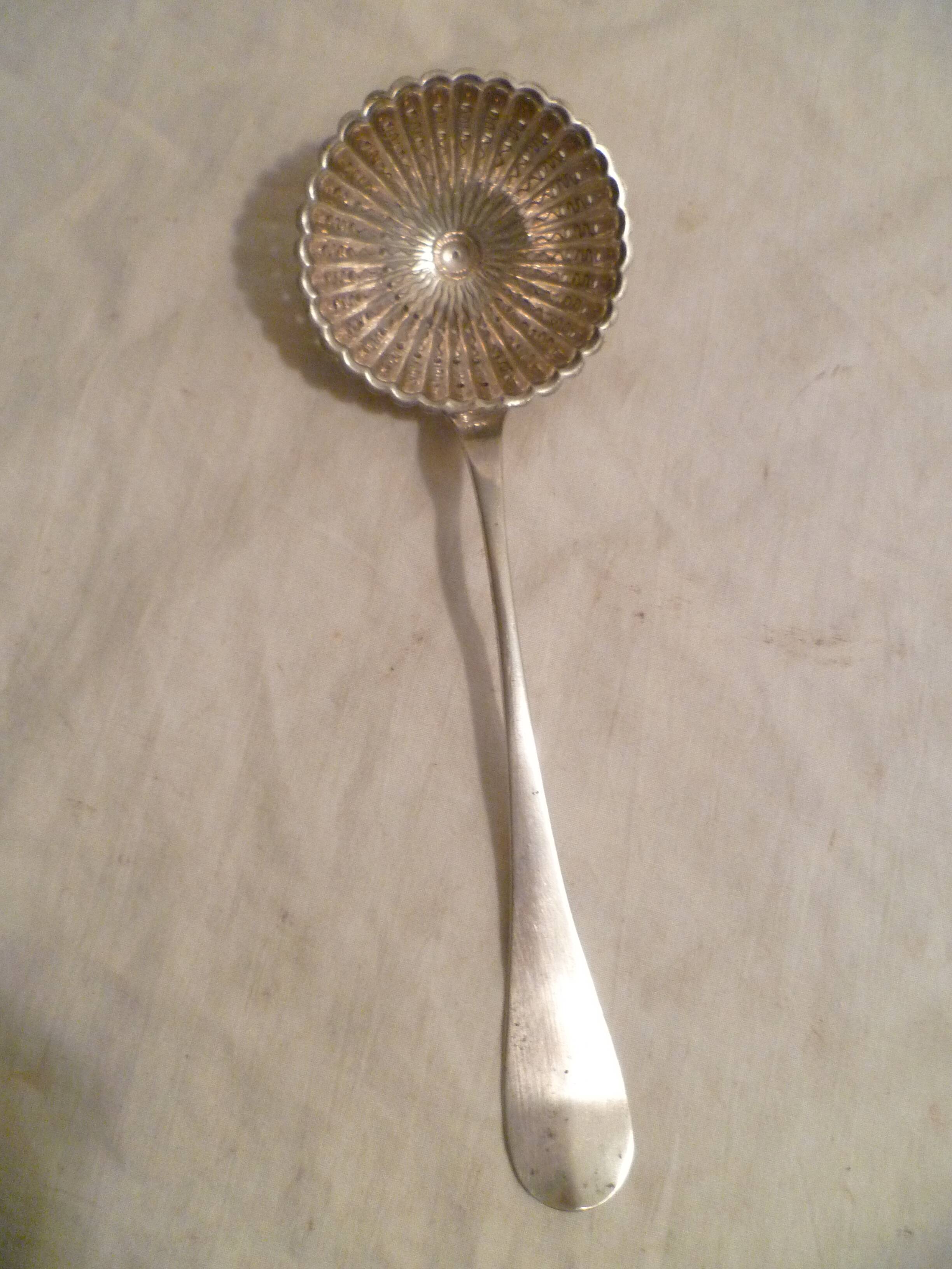 Olive spoon in silver metal df uniplat model