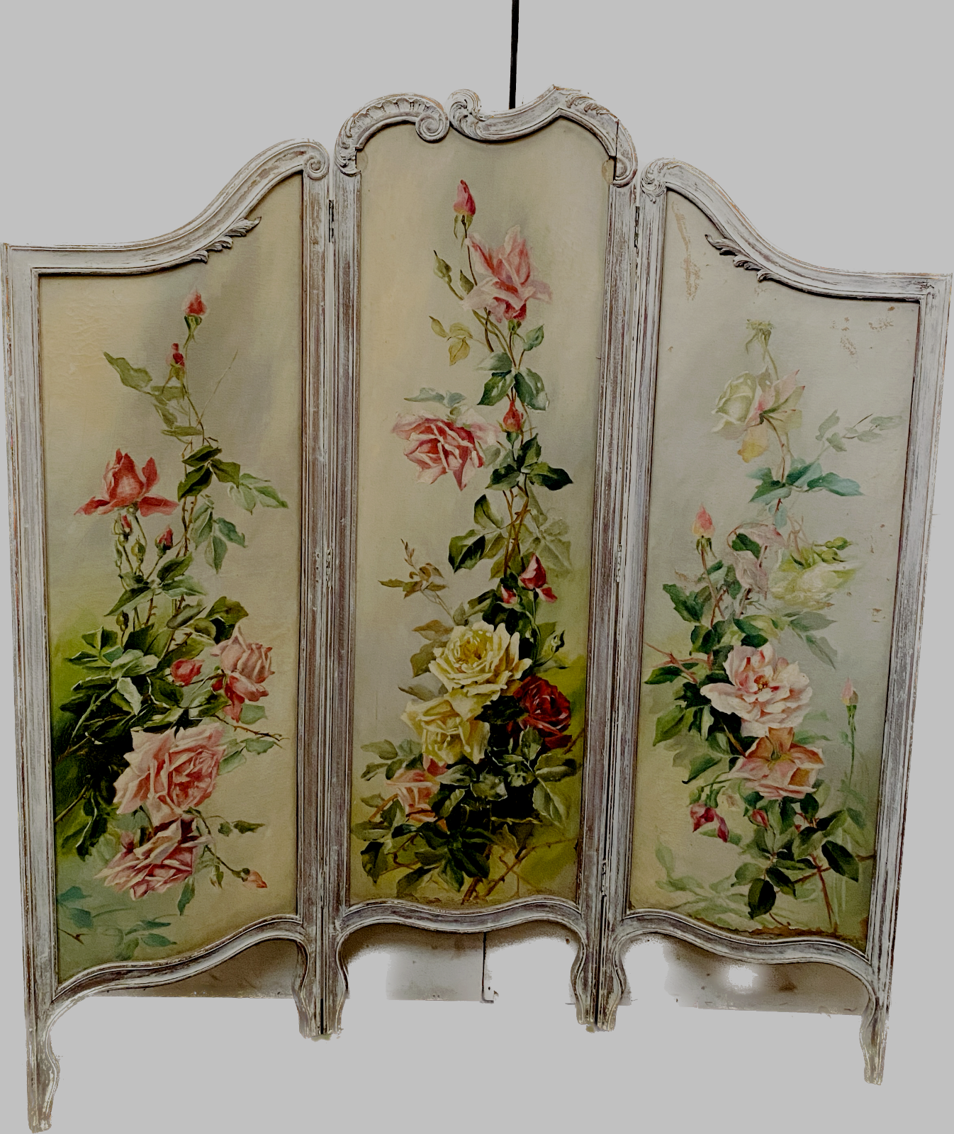 Screen has three Louis XV style panels in patinated wood XX century