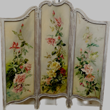 Screen has three Louis XV style panels in patinated wood XX century