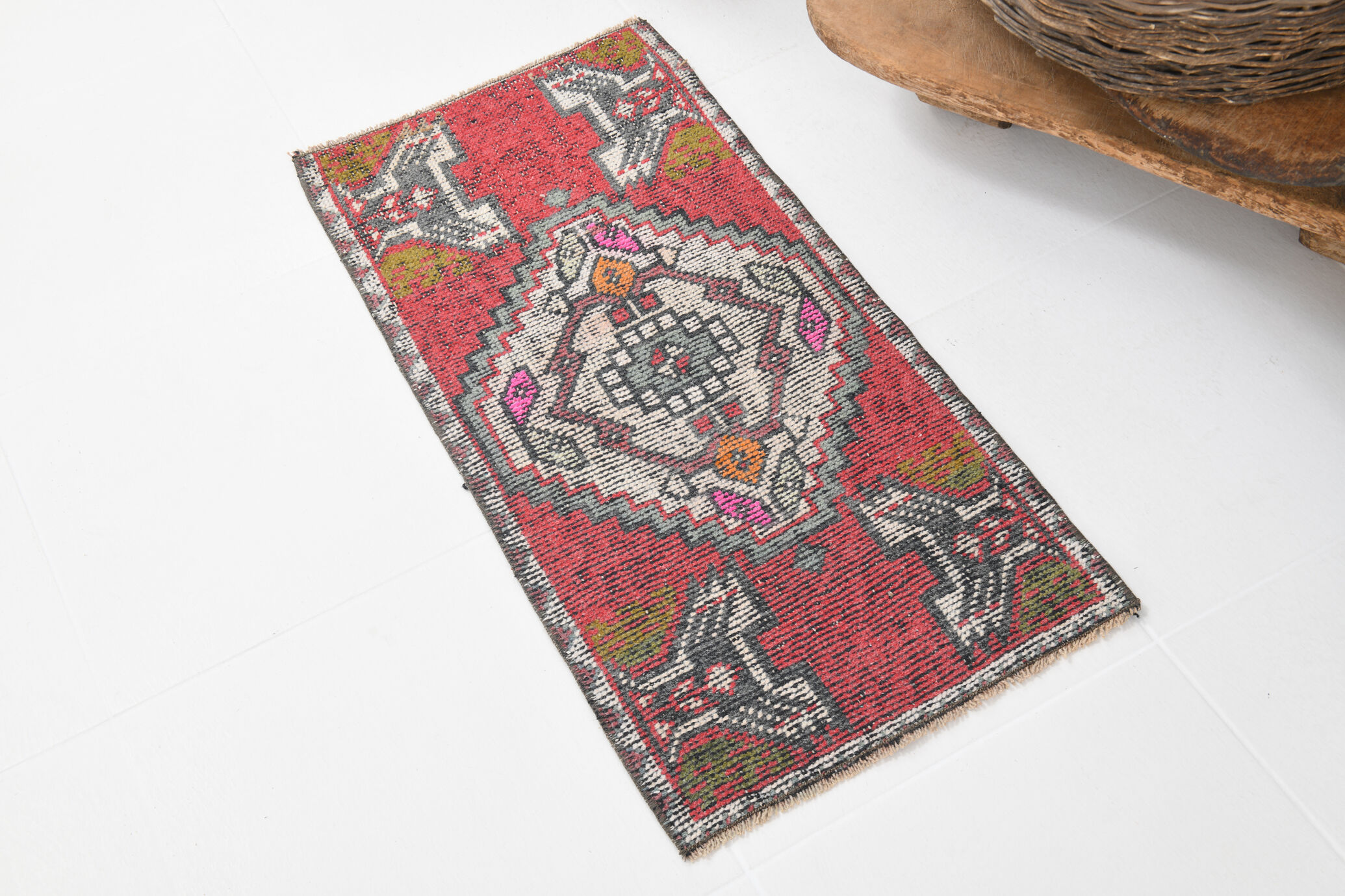 Coral red vintage rug 91x45cm