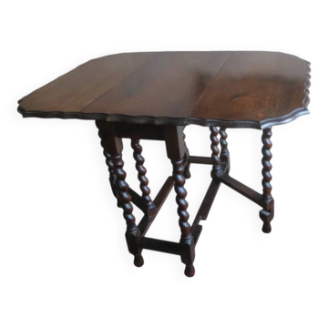 Antique farmhouse patinated extendable table in oak with carved edge, 1900