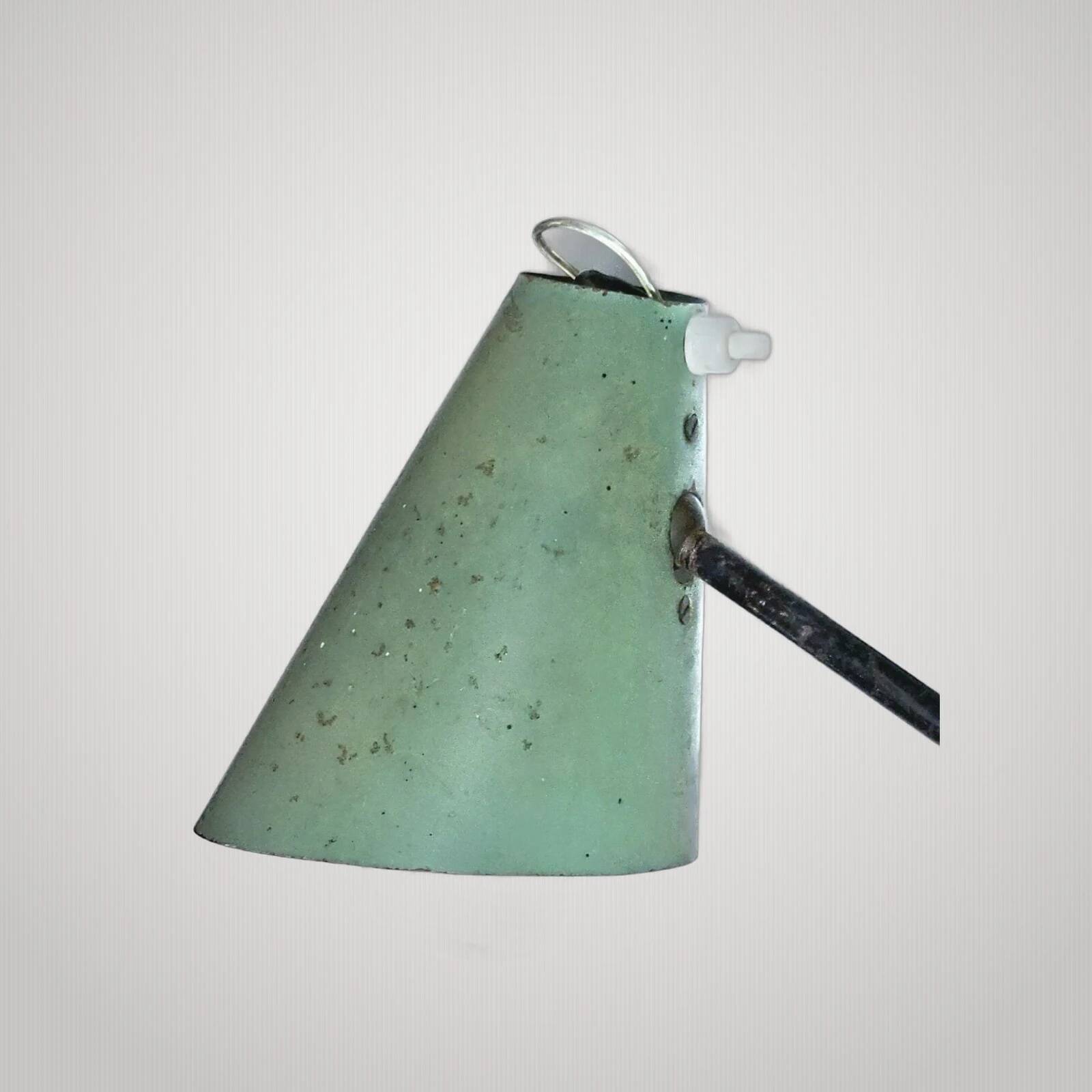 Industrial workshop desk lamp in green sheet metal Biny Jumo Disderot 1950