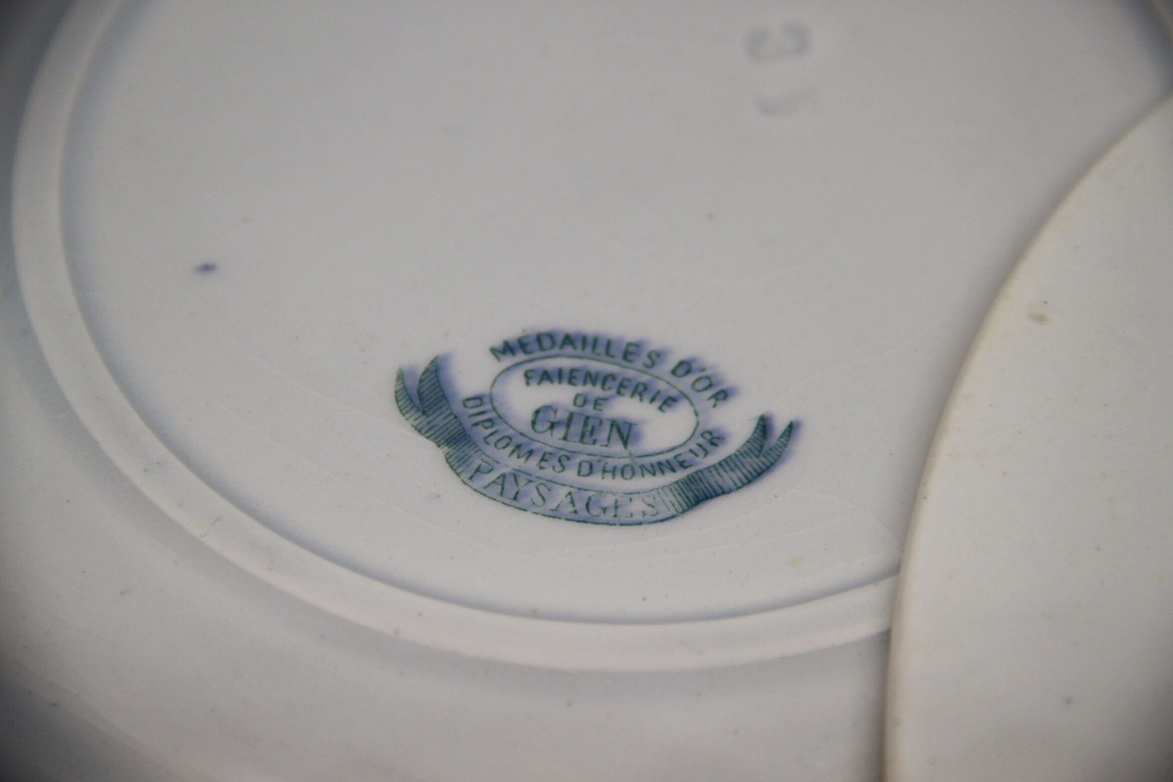 Assorted 3 dessert plates, terre de fer