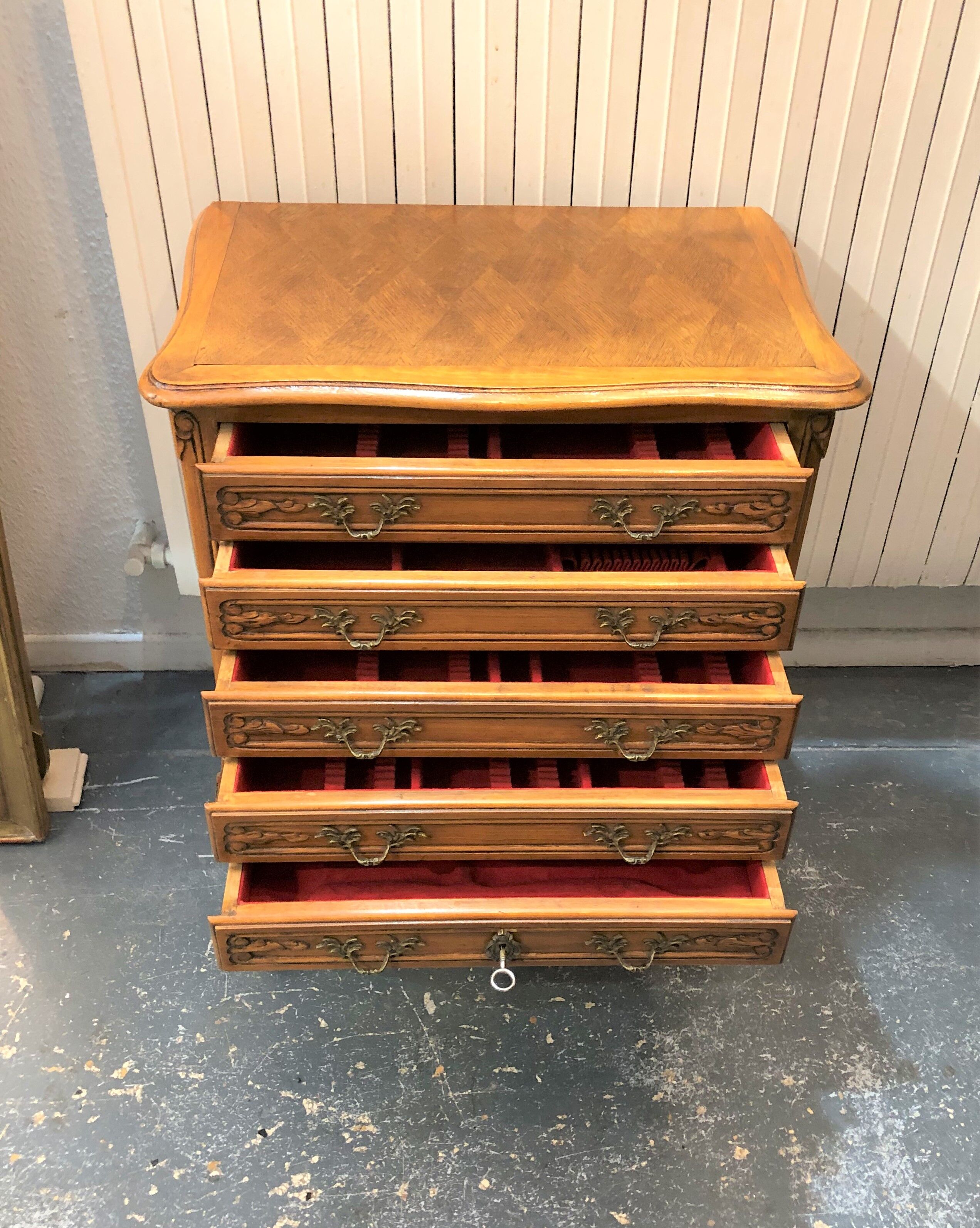 Solid wood silver cabinet with 5 drawers for 173 place settings, silver-plated metal, Solid silver