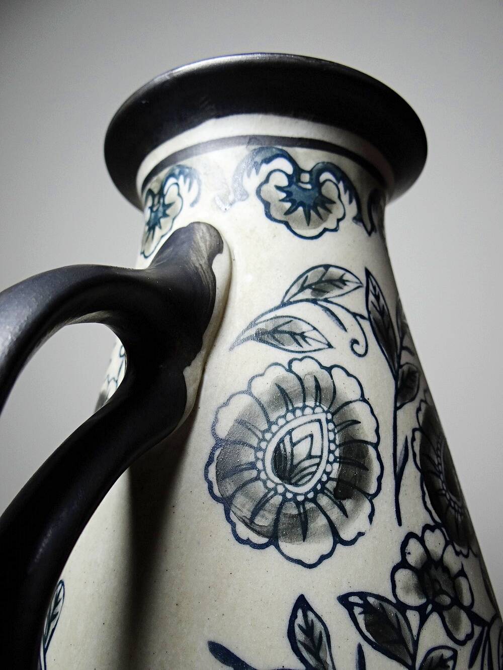 Antique art deco vase 1920-40 in fine stoneware, art nouveau and chinoiserie style, decor
