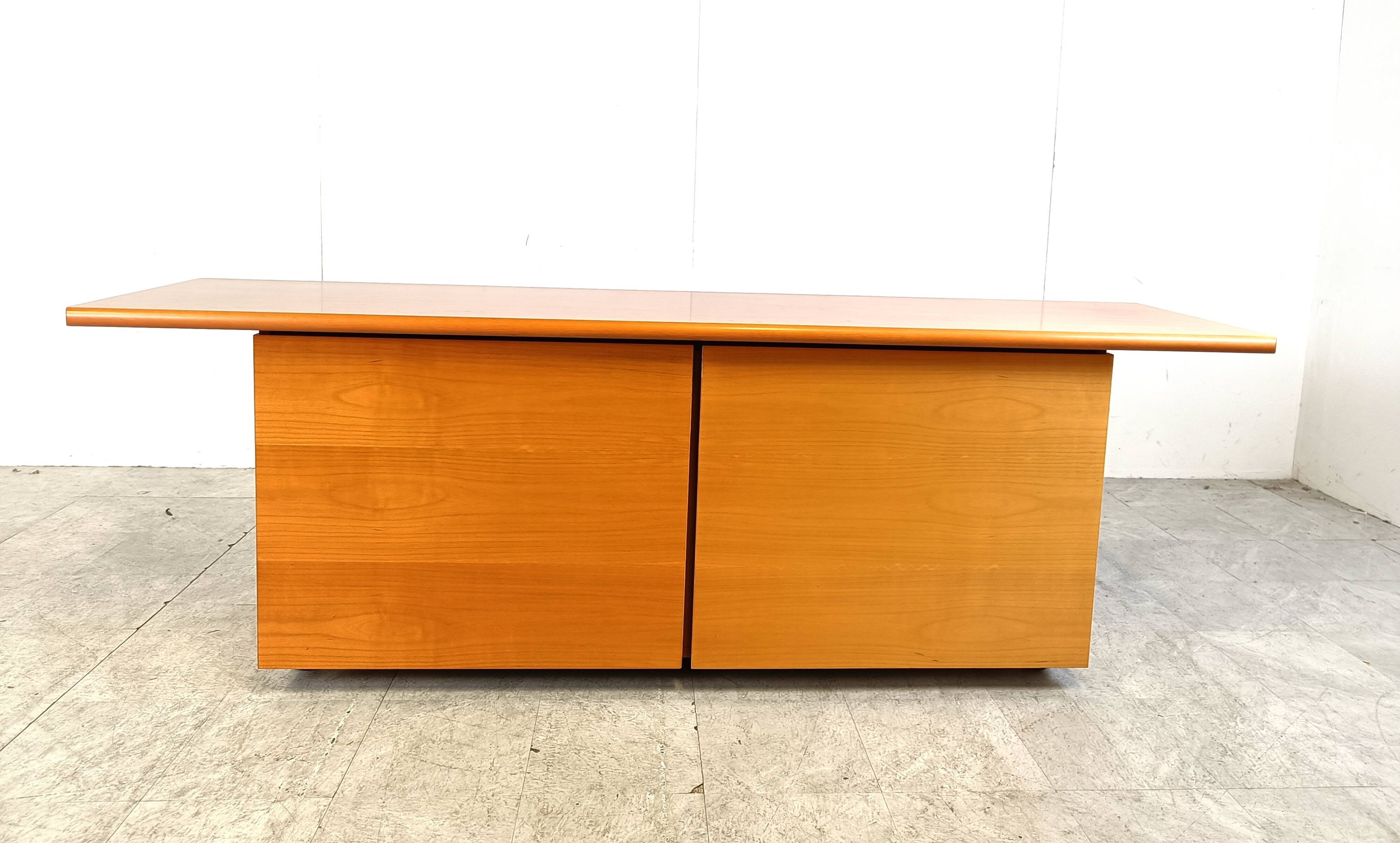 Buffet italien en bois à portes coulissantes, années 1990