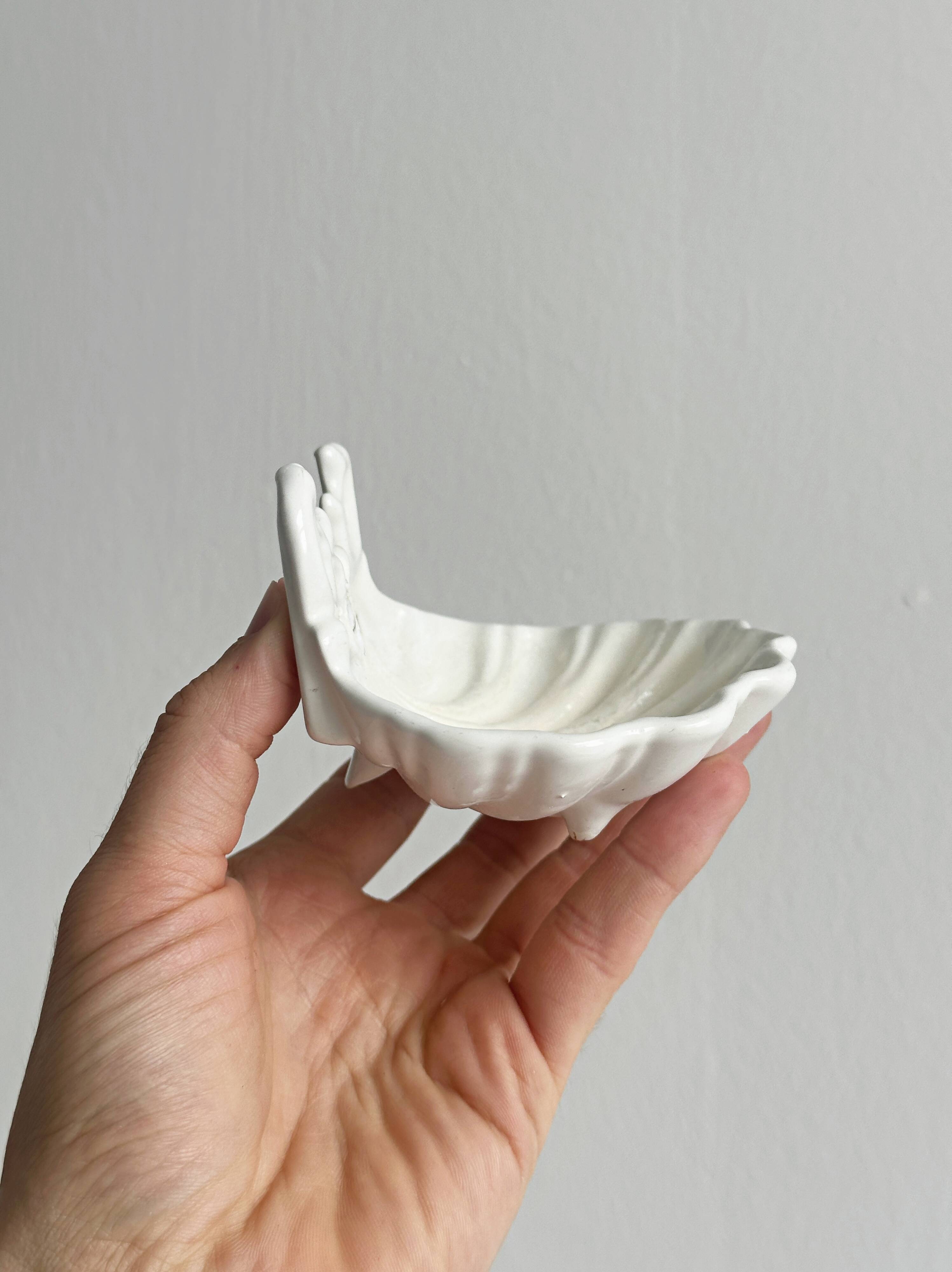 Bathroom décor, hooks, soap dish, white metal hangers.