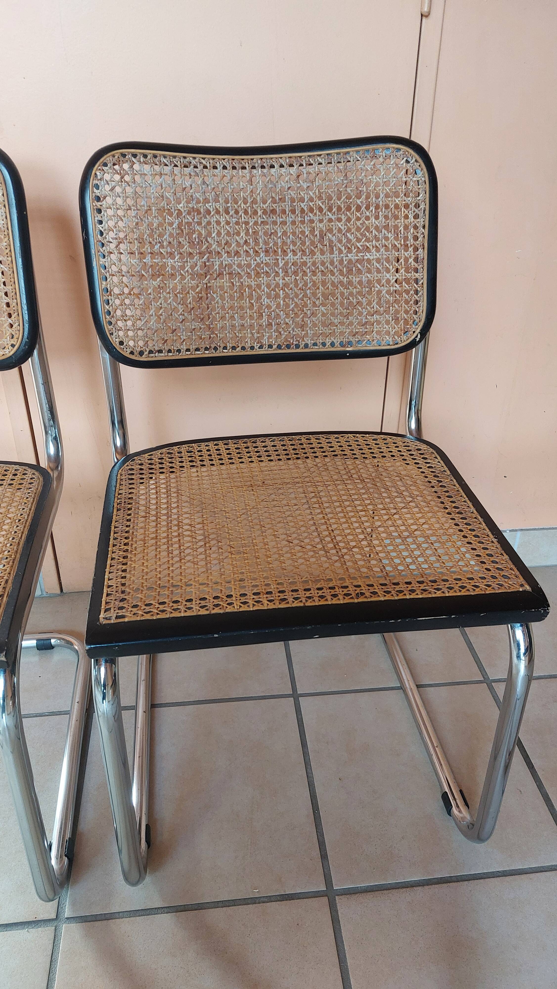 4 chairs B32