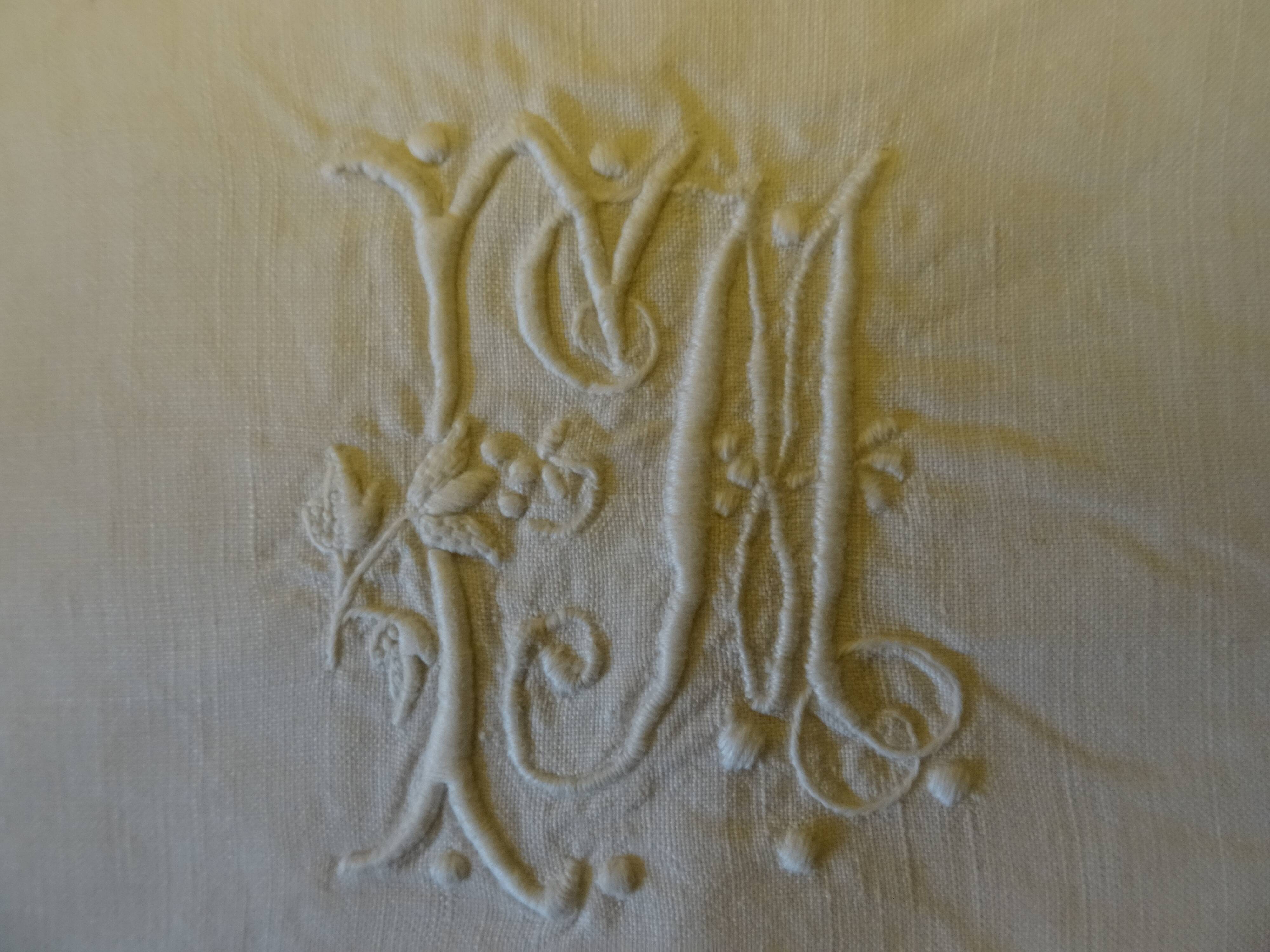 Very beautiful pillowcase in linen monogrammed