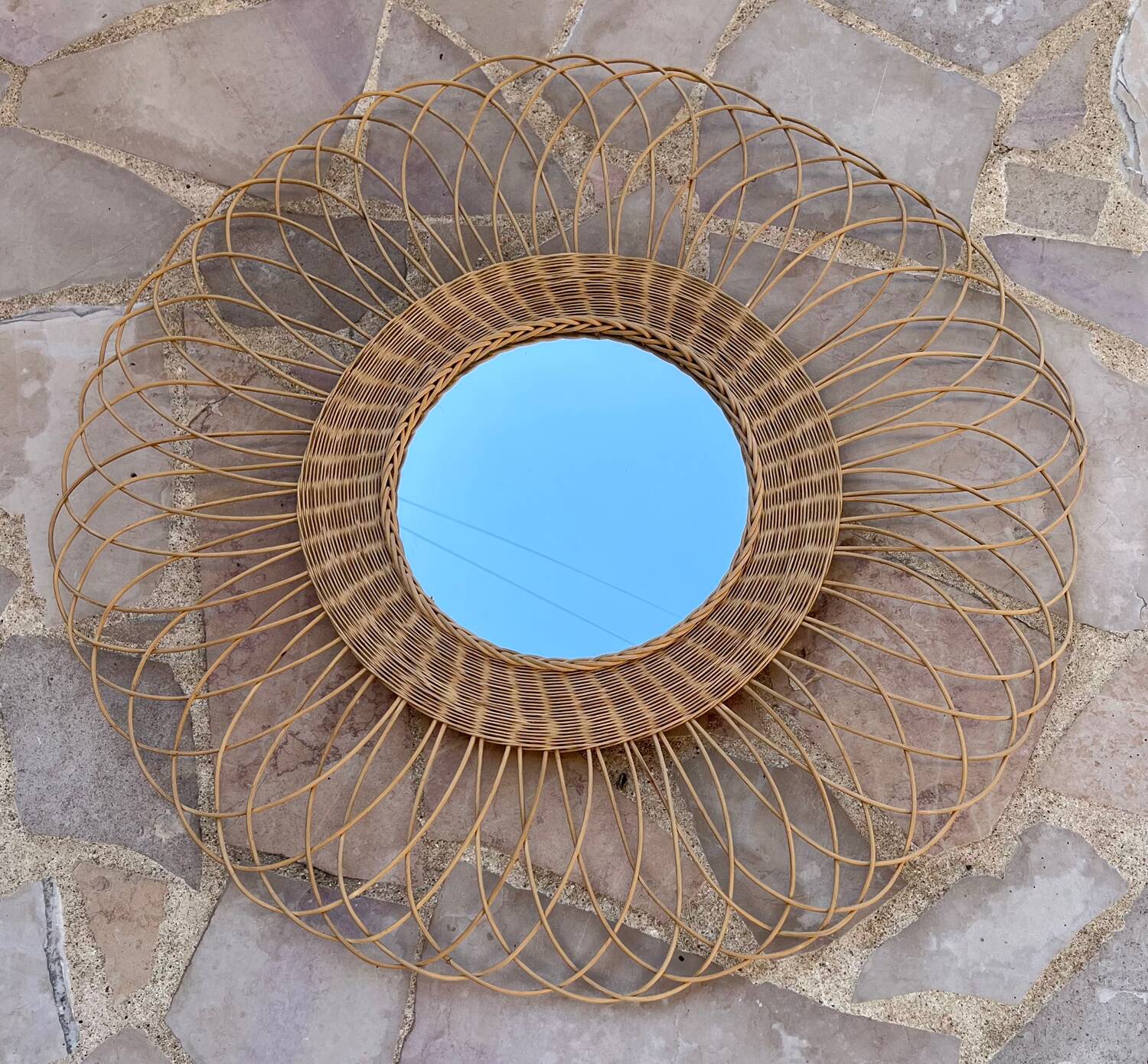 Grand miroir soleil en rotin