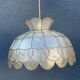 Grande suspension abat-jour nacre et laiton