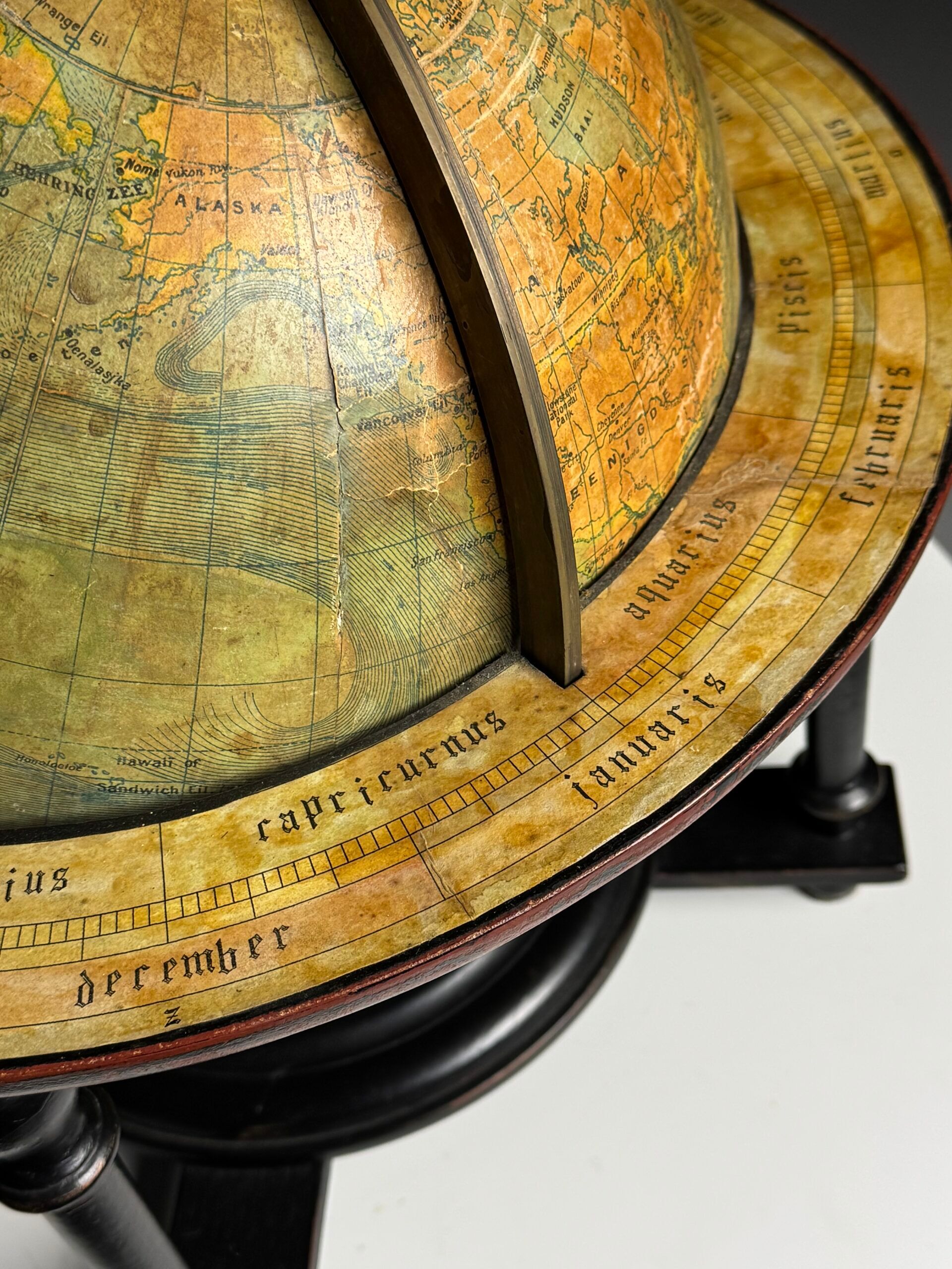 Globe G. Thomas Paris