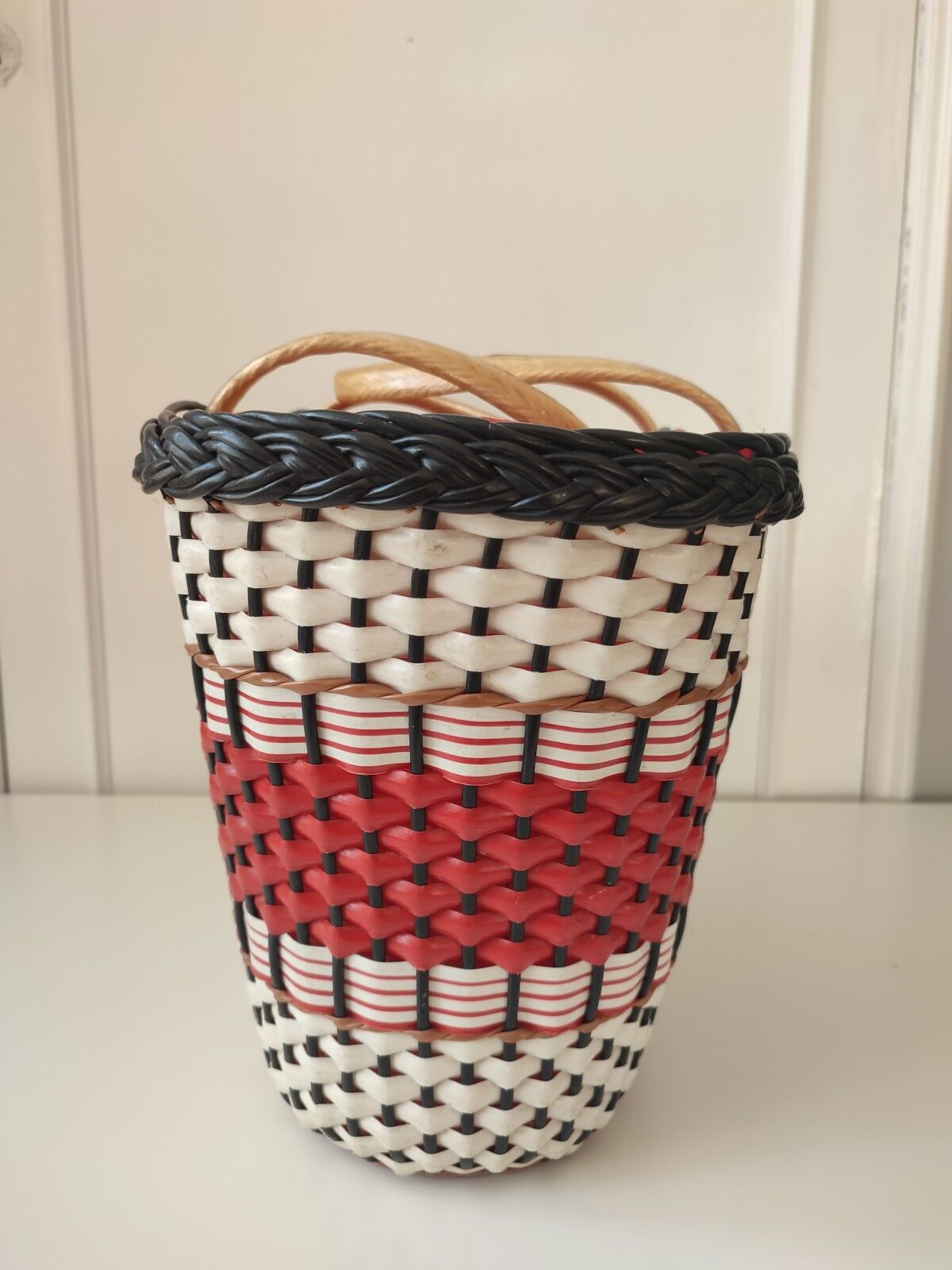 Vintage scoubidou basket