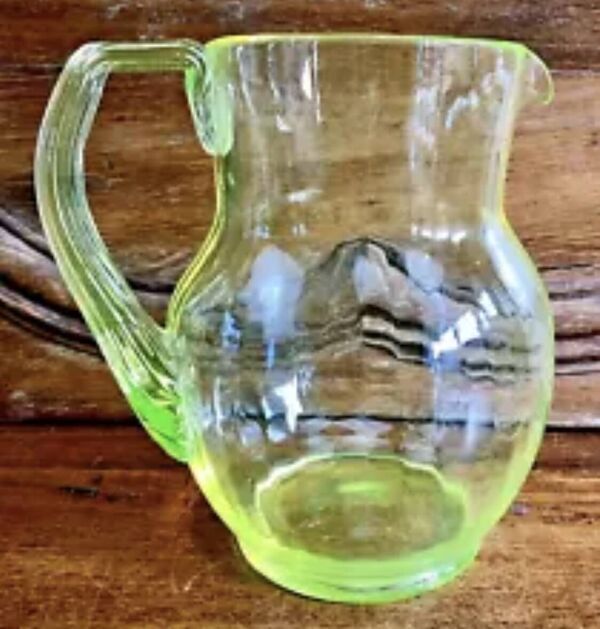 Ancien gros pichet carafe pot broc à eau en ouraline