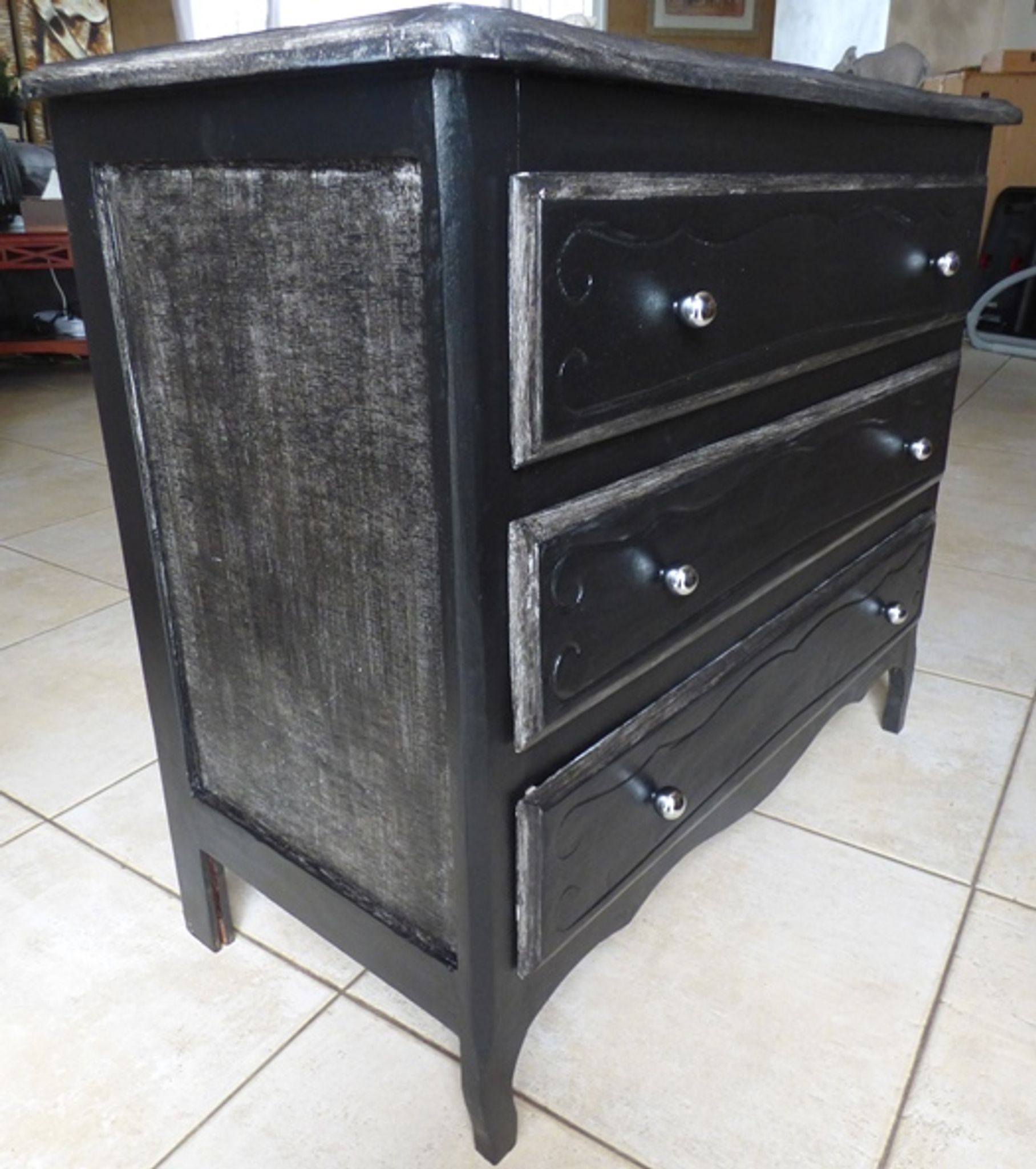 Louis XV style 3-drawer chest of drawers with steel buttons